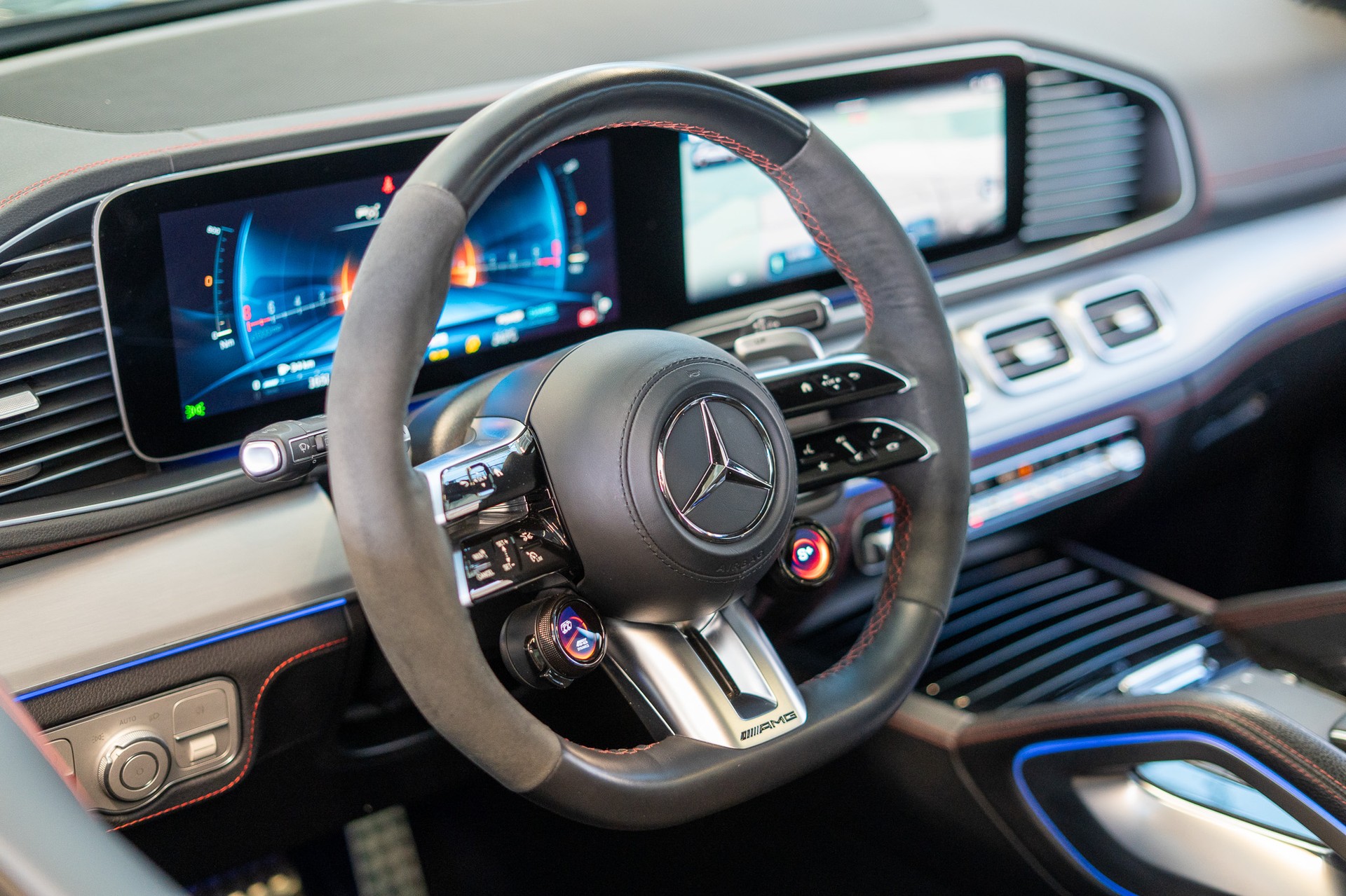 MERCEDES-BENZ GLE 53 AMG 4matic+ / Panorama / Burmester / 360°Kamera-image-11