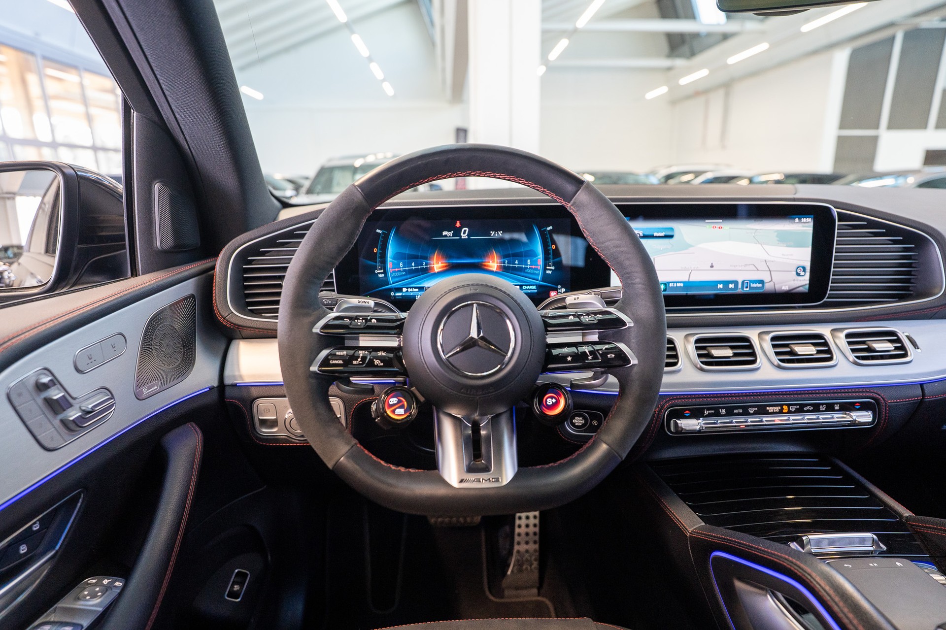 MERCEDES-BENZ GLE 53 AMG 4matic+ / Panorama / Burmester / 360°Kamera-image-18