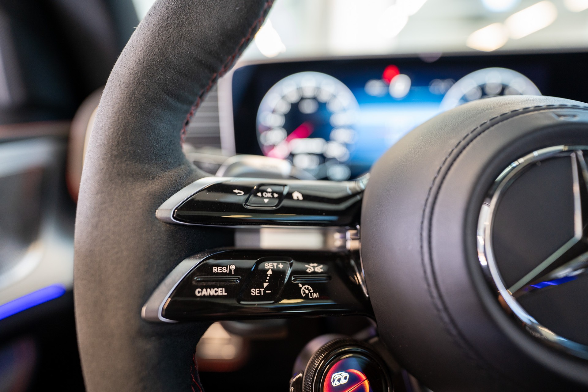 MERCEDES-BENZ GLE 53 AMG 4matic+ / Panorama / Burmester / 360°Kamera-image-19