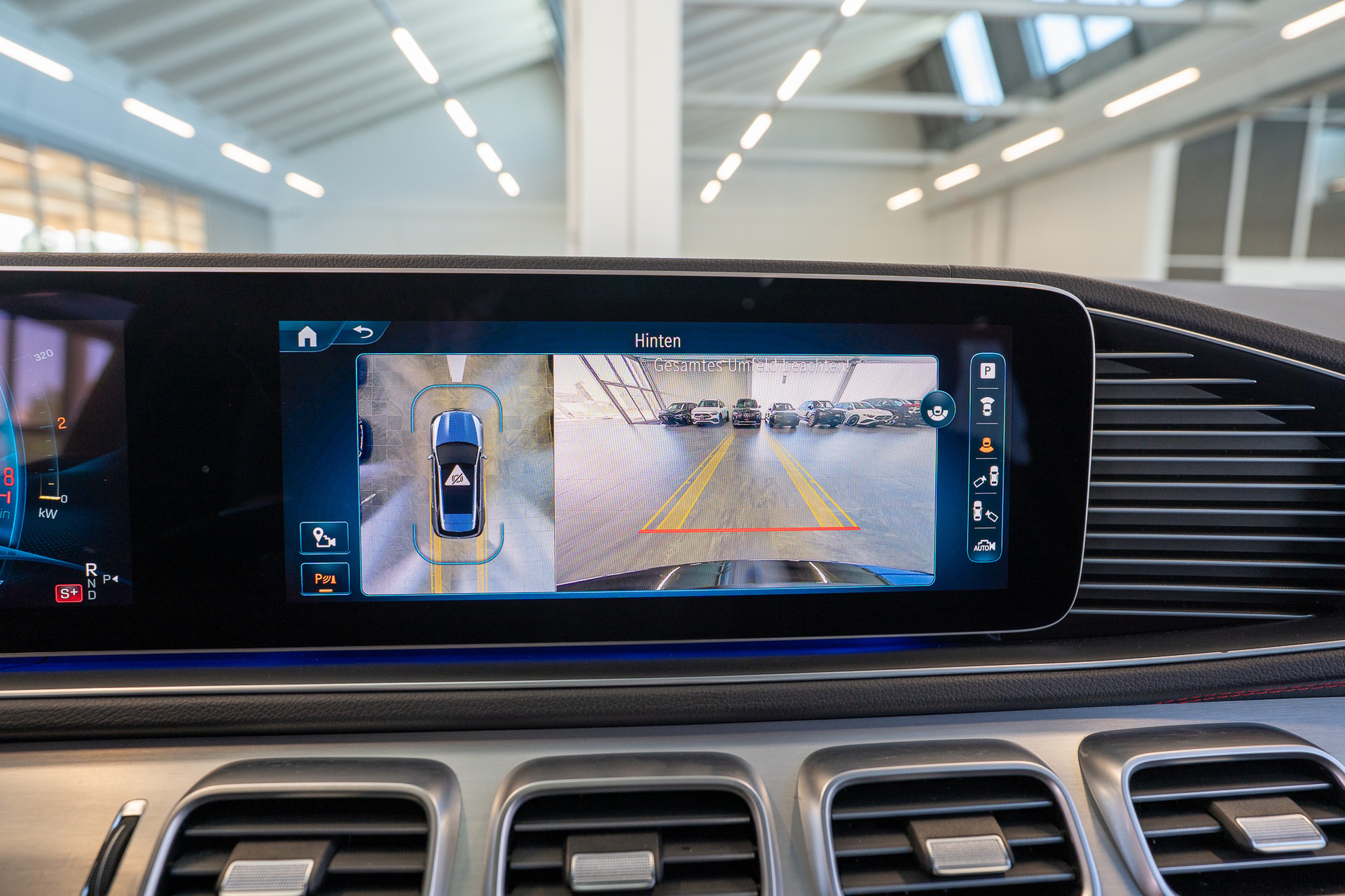 MERCEDES-BENZ GLE 53 AMG 4matic+ / Panorama / Burmester / 360°Kamera-image-21