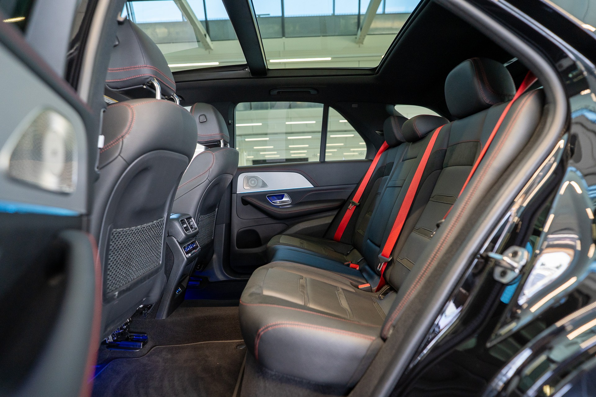 MERCEDES-BENZ GLE 53 AMG 4matic+ / Panorama / Burmester / 360°Kamera-image-13