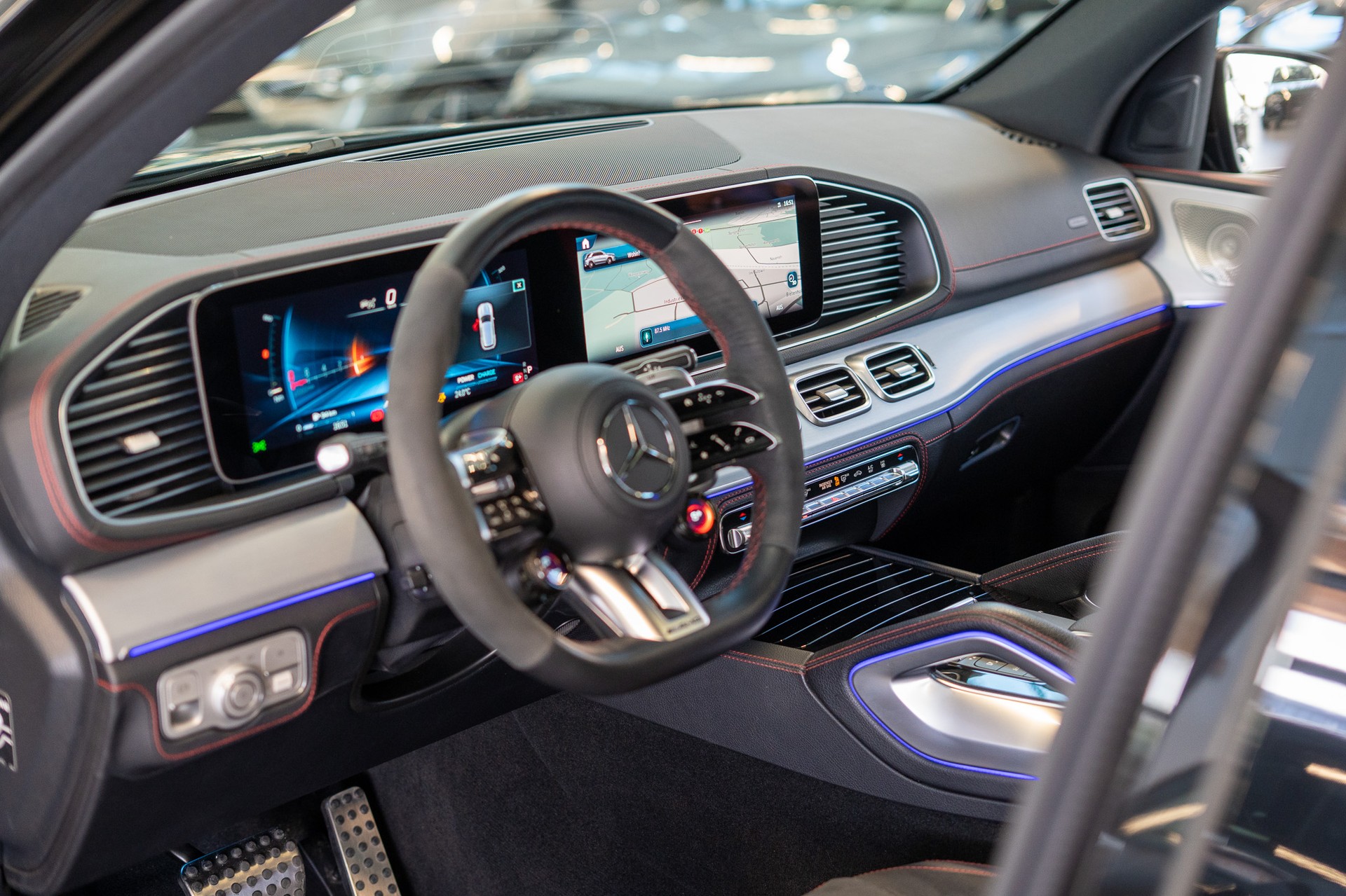 MERCEDES-BENZ GLE 53 AMG 4matic+ / Panorama / Burmester / 360°Kamera-image-10