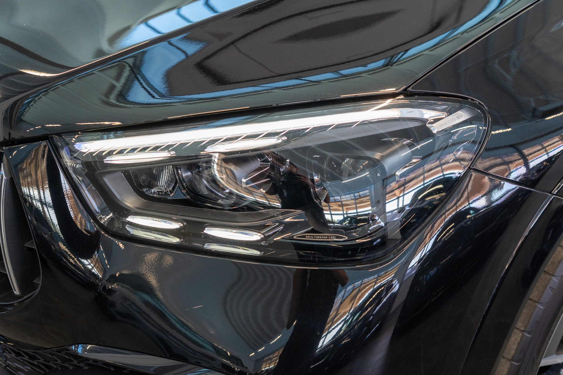 MERCEDES-BENZ GLE 53 AMG 4matic+ / Panorama / Burmester / 360°Kamera-image-24