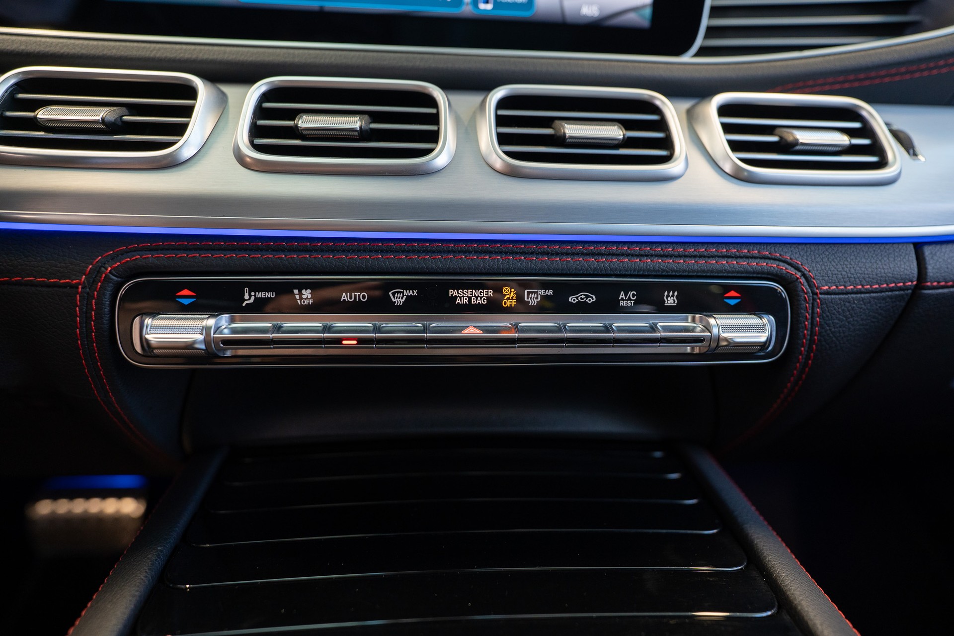 MERCEDES-BENZ GLE 53 AMG 4matic+ / Panorama / Burmester / 360°Kamera-image-23