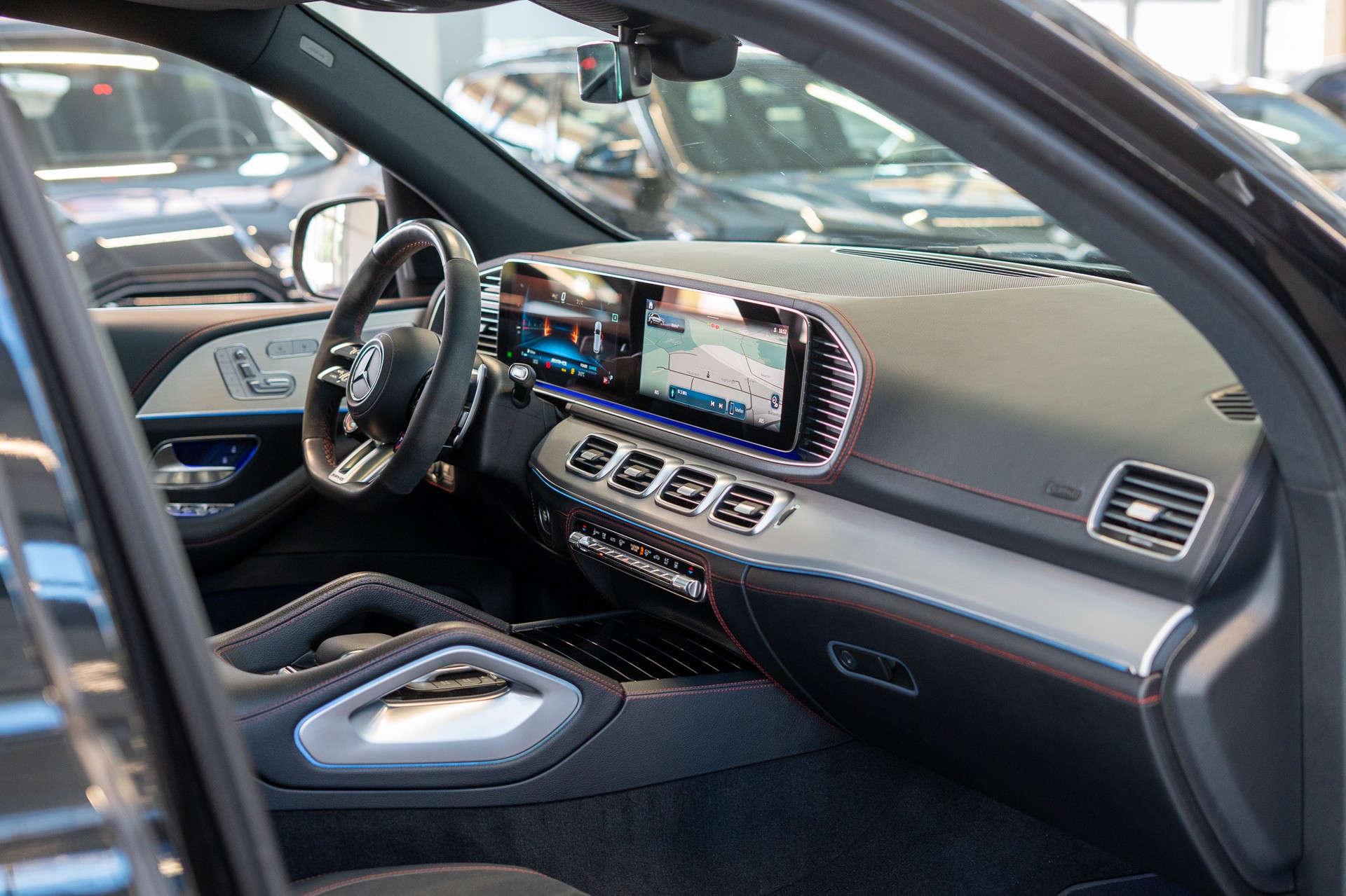 MERCEDES-BENZ GLE 53 AMG 4matic+ / Panorama / Burmester / 360°Kamera-image-16