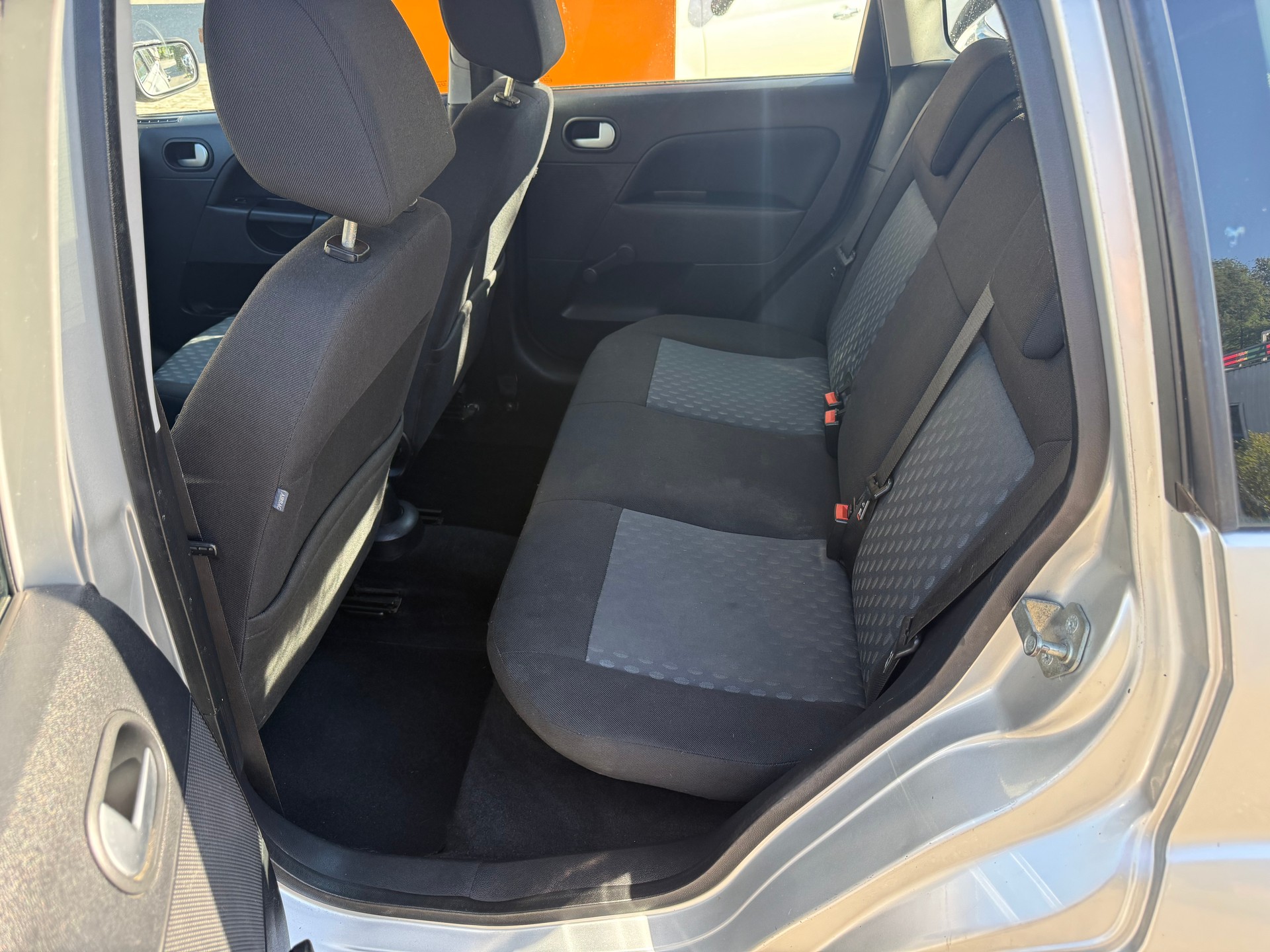 FORD Fiesta 1.4 16V Trend-image-4