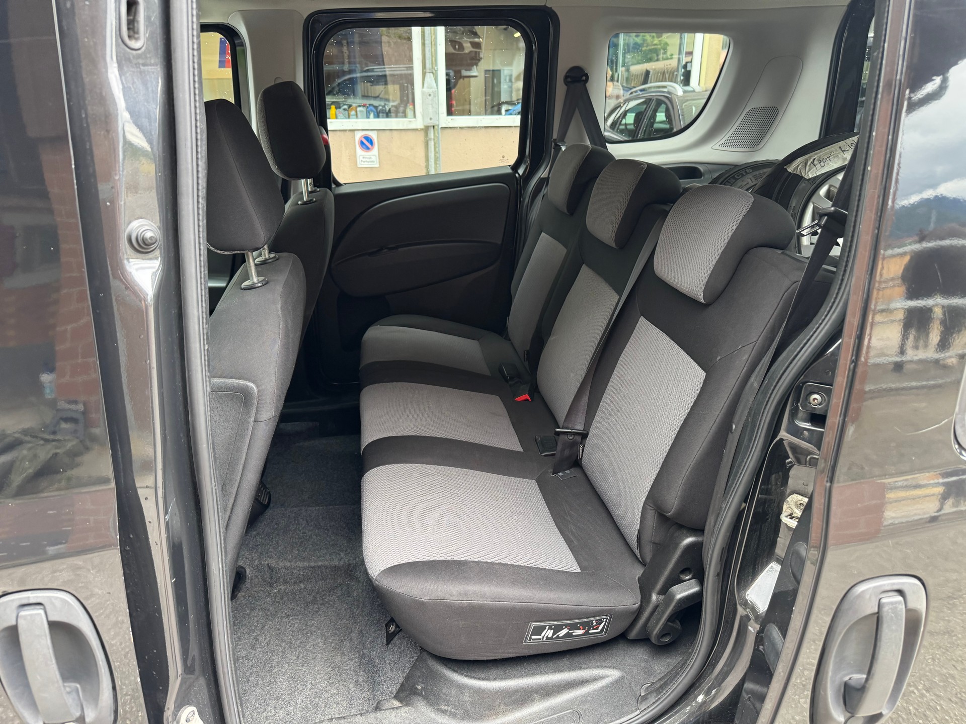 FIAT Doblò 2.0 JTD Dynamic-image-13