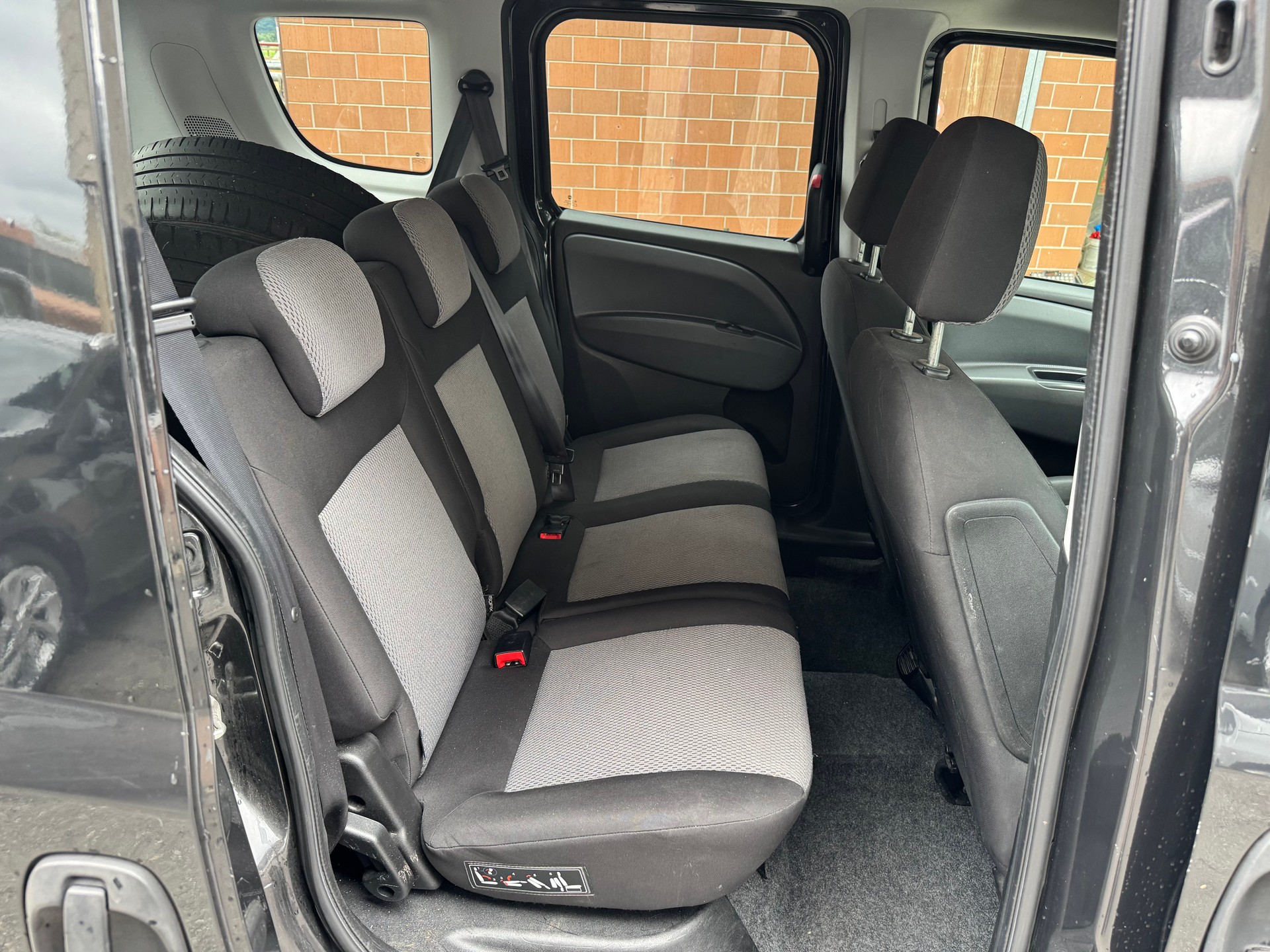 FIAT Doblò 2.0 JTD Dynamic-image-12