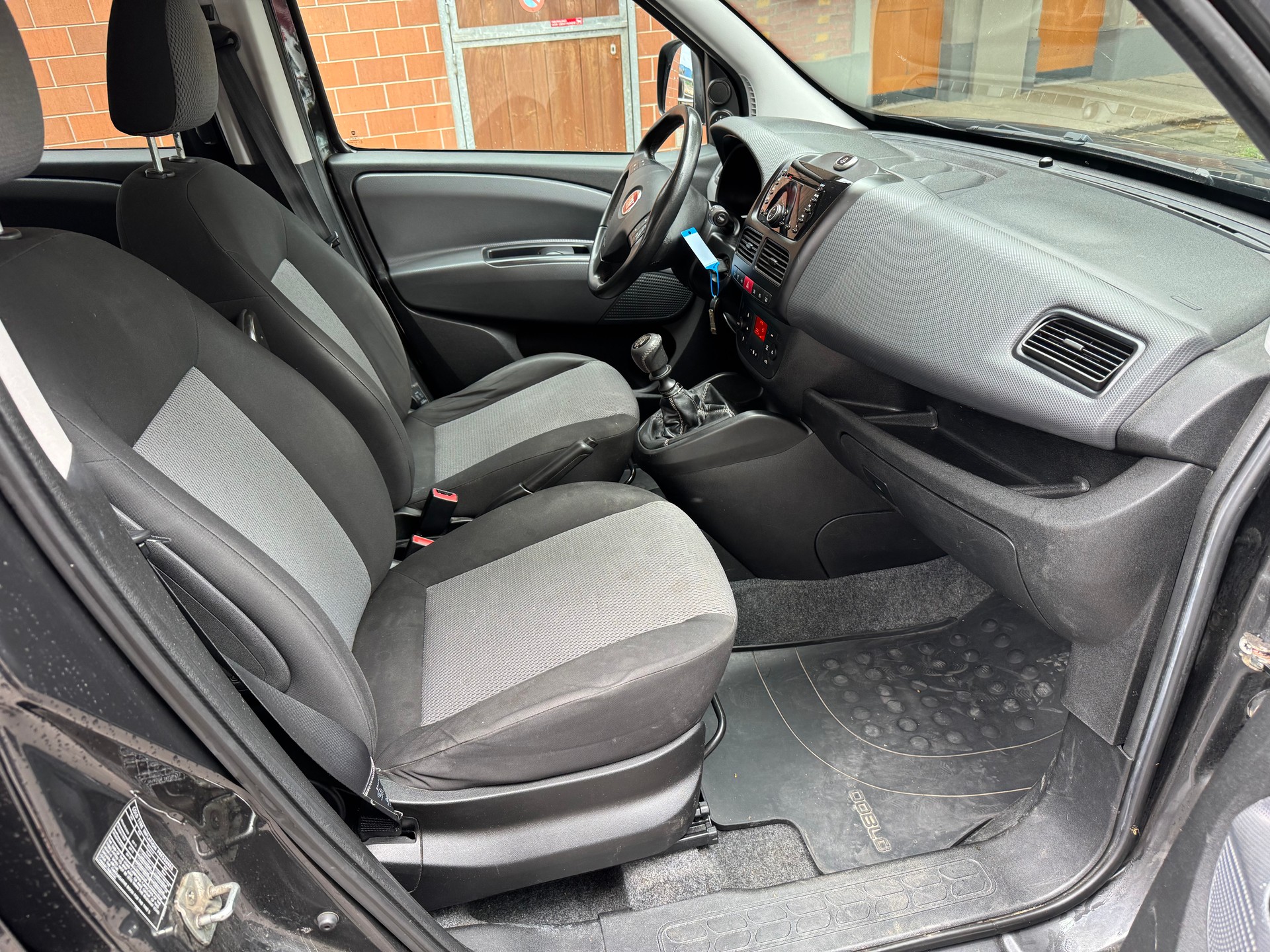 FIAT Doblò 2.0 JTD Dynamic-image-11