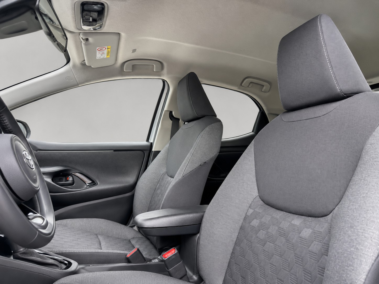 TOYOTA Yaris 1.5 Comfort e-CVT VVTi-HSD SPORT-image-3