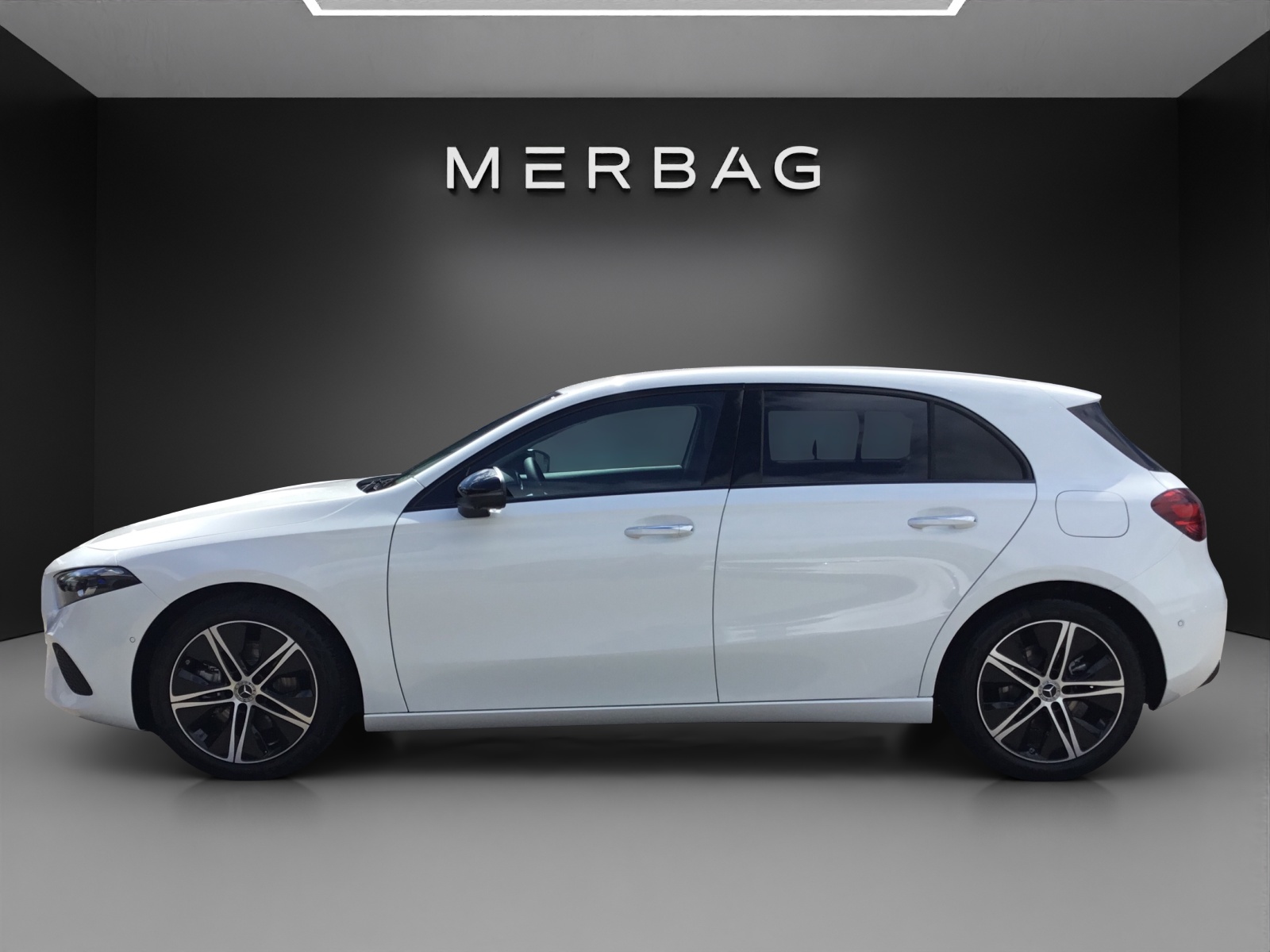MERCEDES-BENZ A 220 4Matic 8G-DCT Progressive-image-1