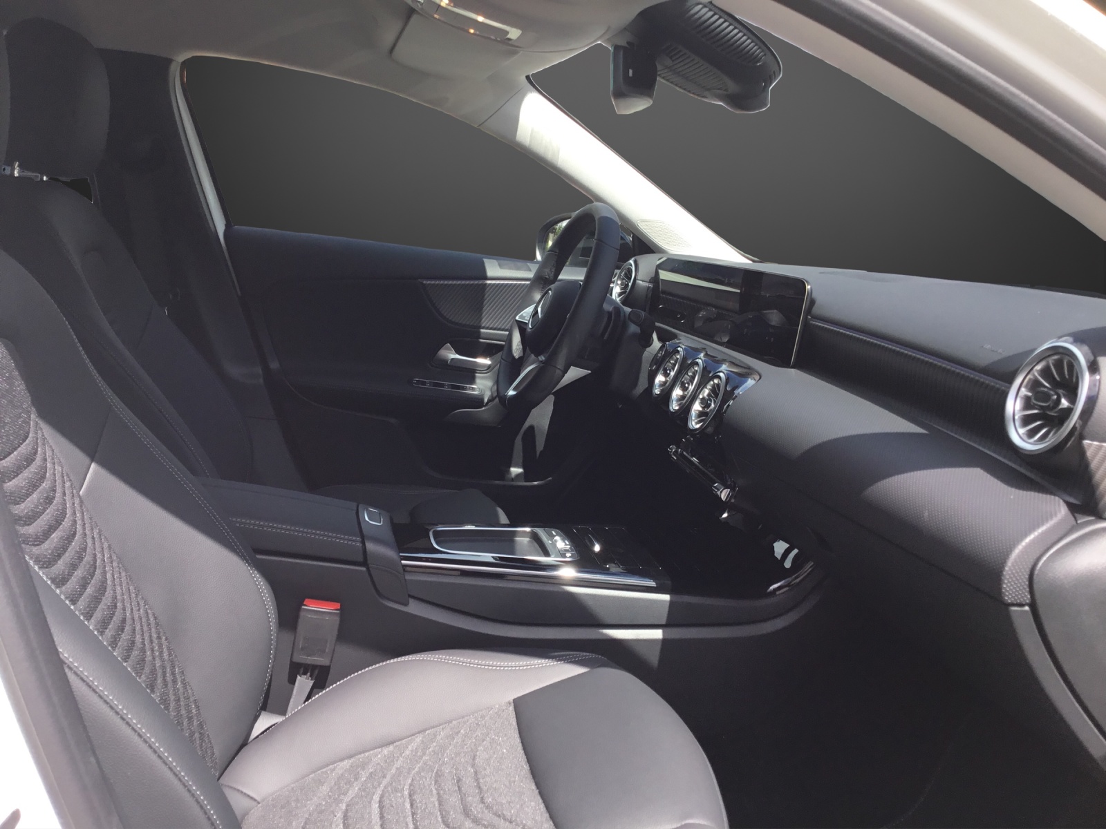 MERCEDES-BENZ A 220 4Matic 8G-DCT Progressive-image-10