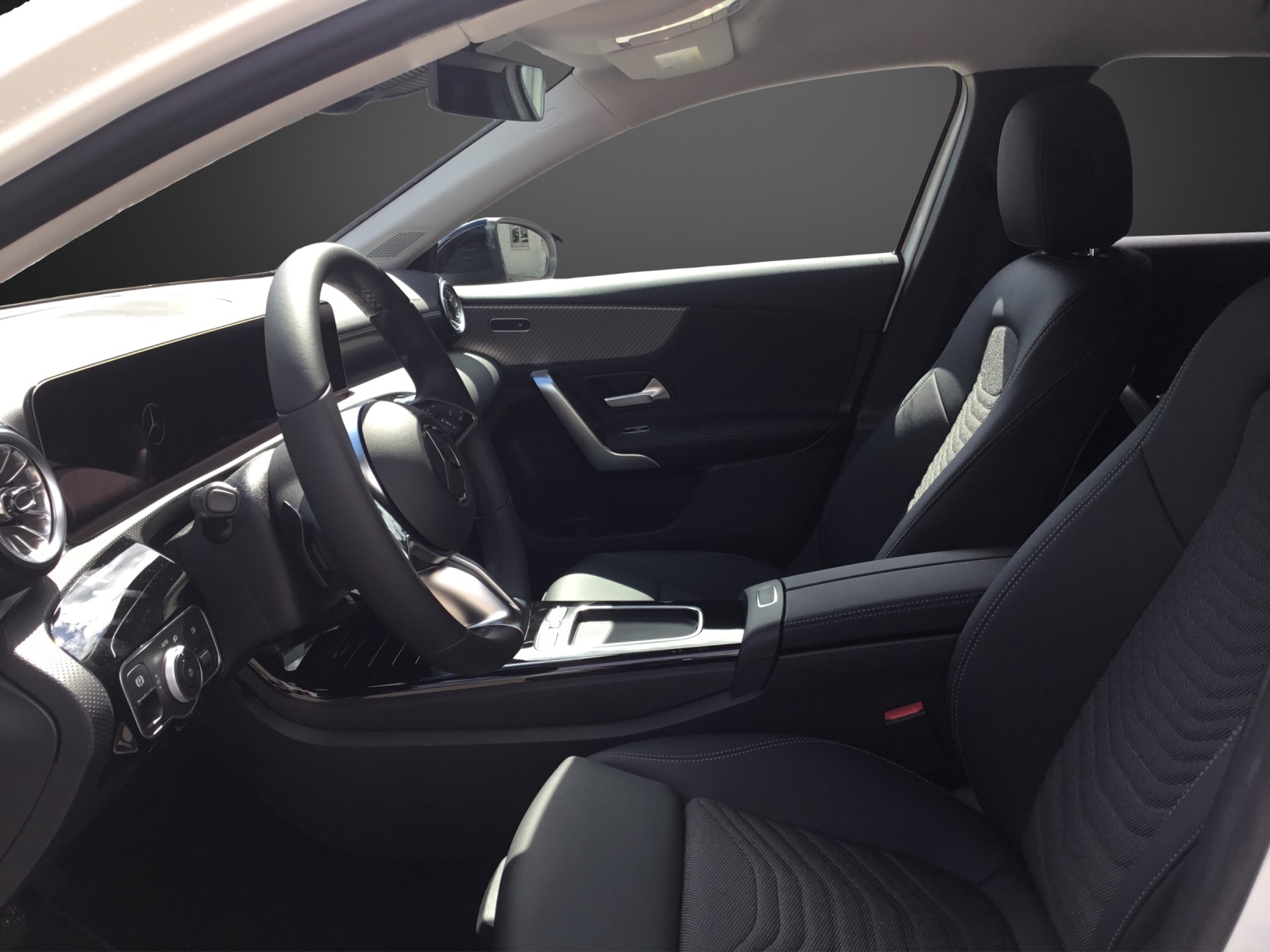 MERCEDES-BENZ A 220 4Matic 8G-DCT Progressive-image-8