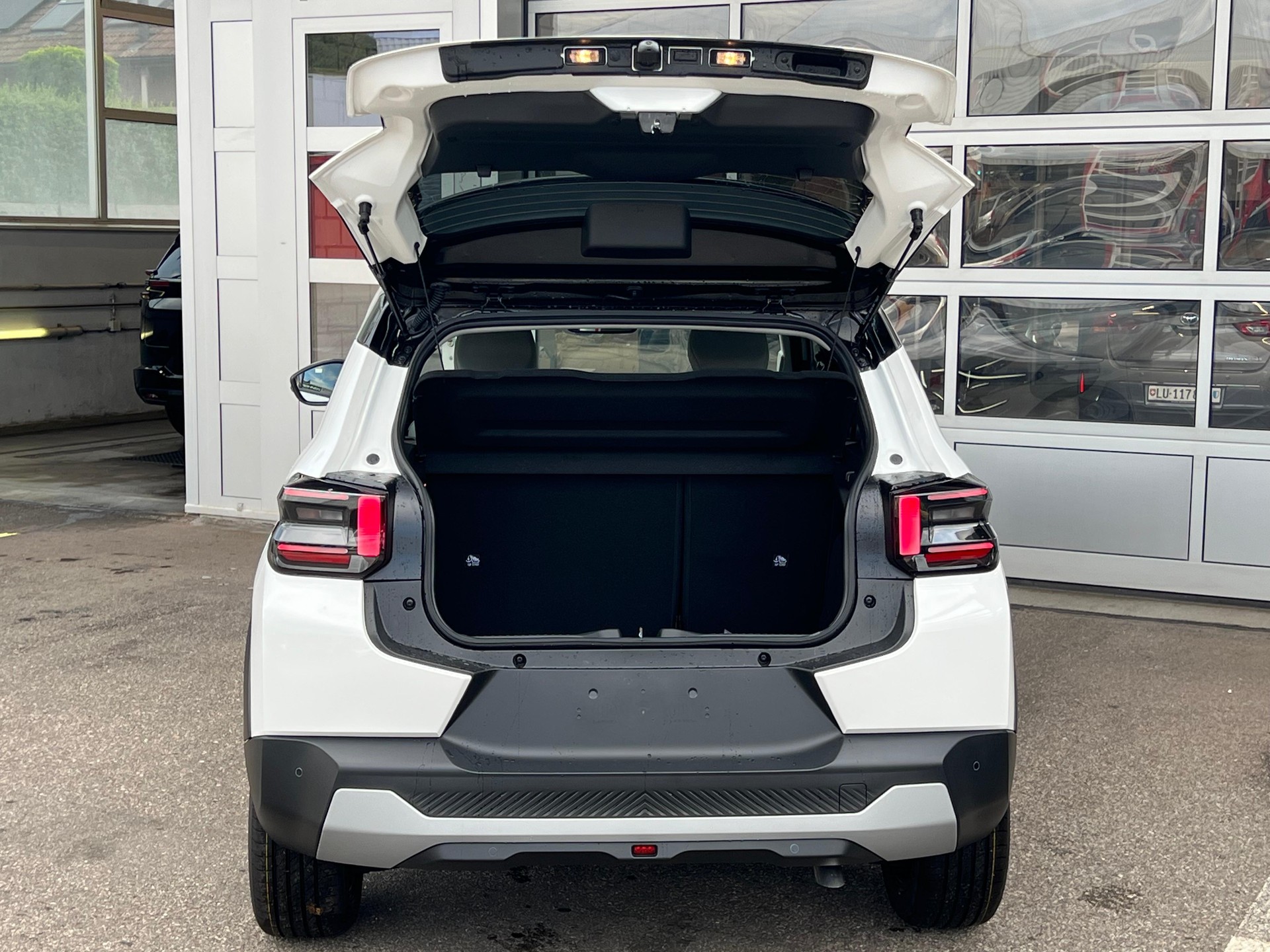 CITROEN C3 1.2 Hybrid Edition Tricolore-image-9