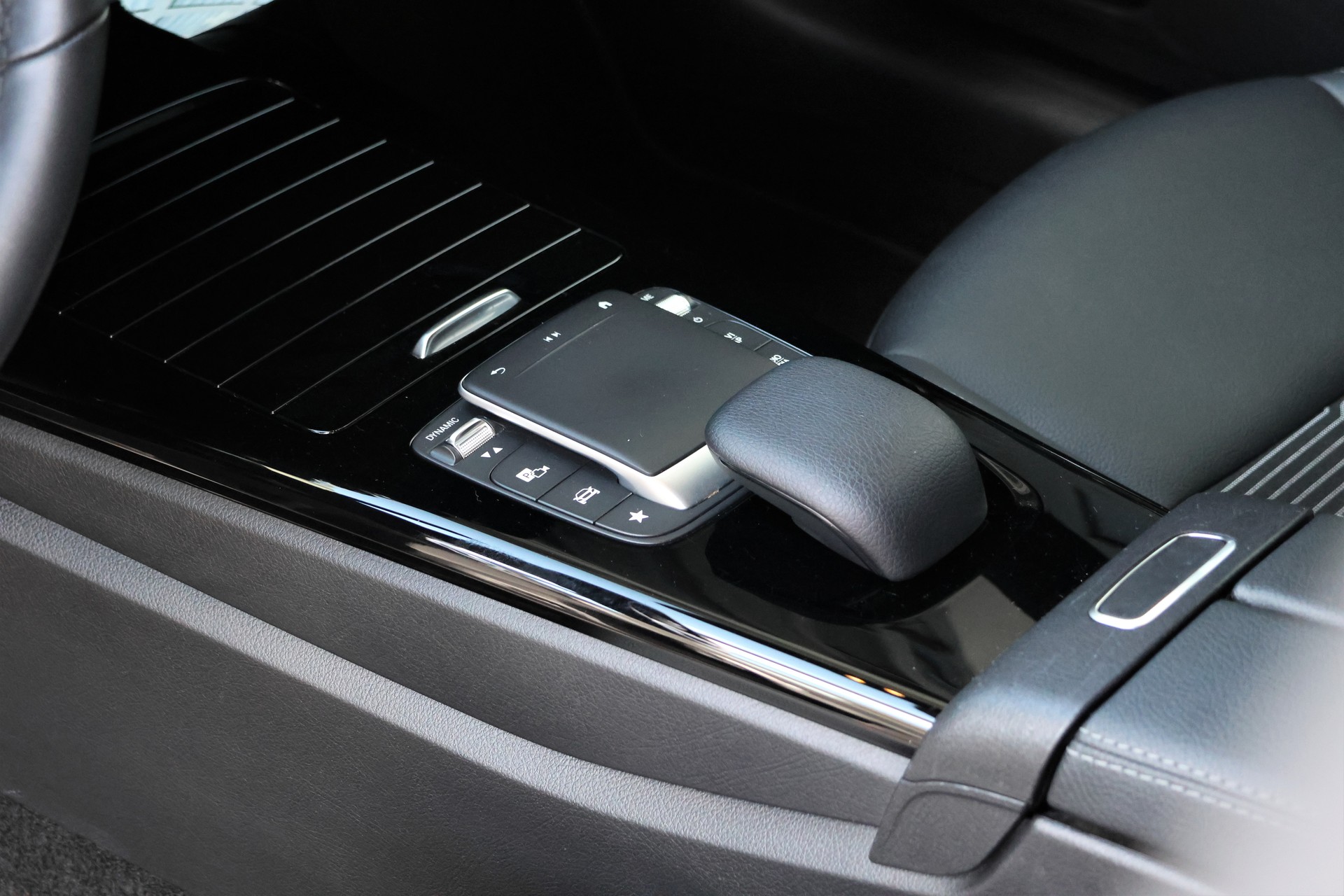 MERCEDES-BENZ A 180 Night Star 7G-DCT (CH)-image-9