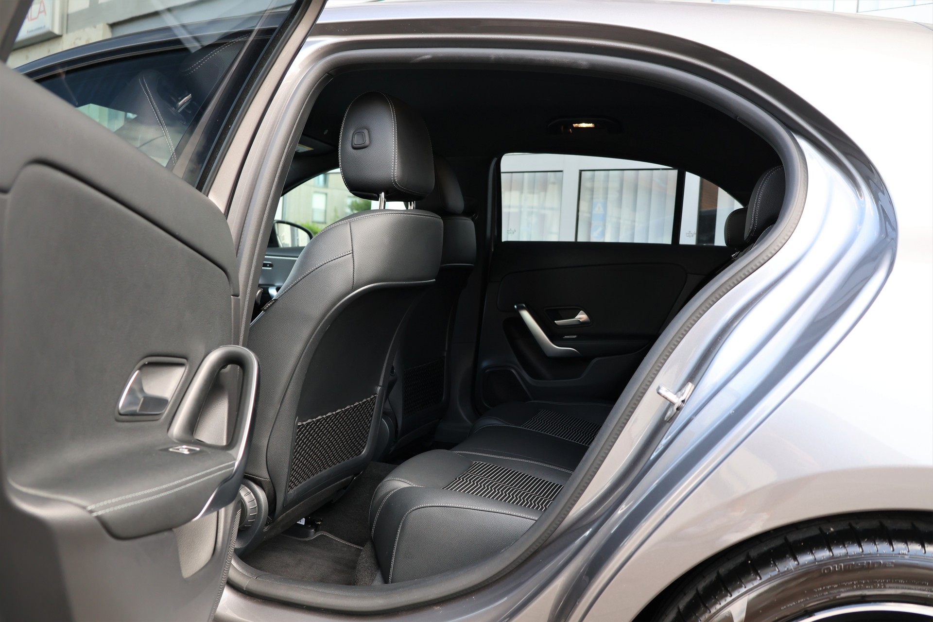 MERCEDES-BENZ A 180 Night Star 7G-DCT (CH)-image-11