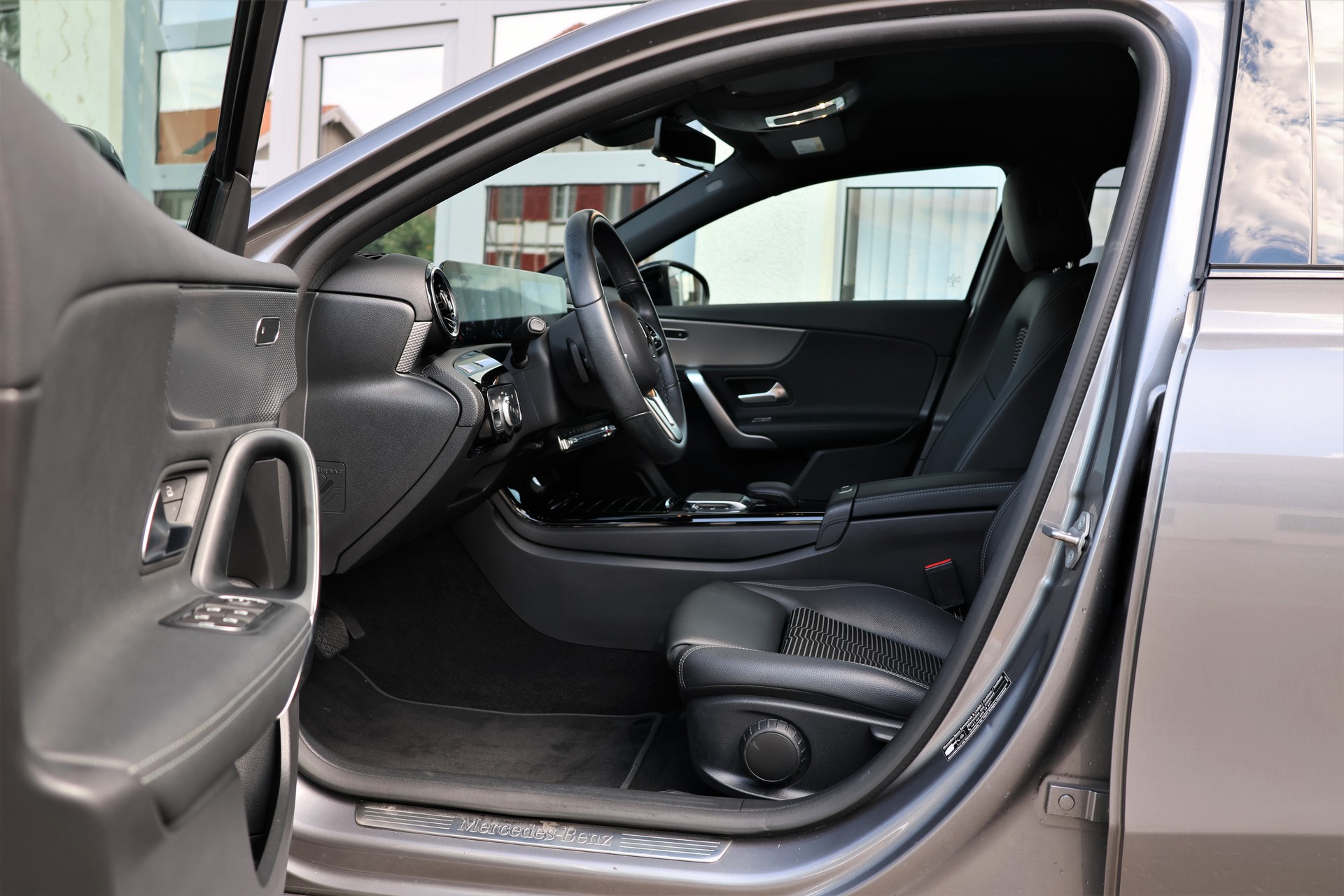 MERCEDES-BENZ A 180 Night Star 7G-DCT (CH)-image-7