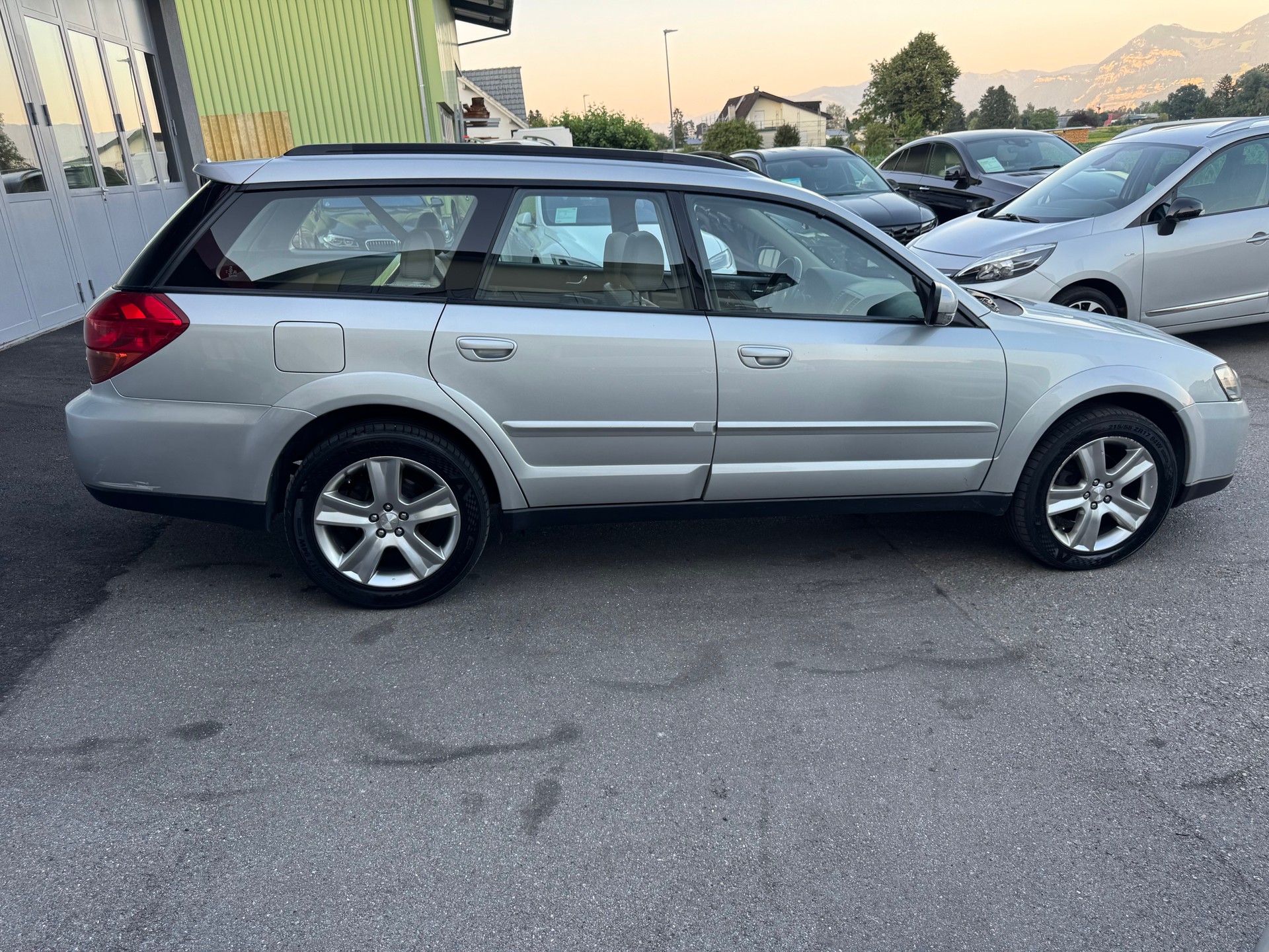 SUBARU Outback 3.0R AWD H6 Automatic-image-8
