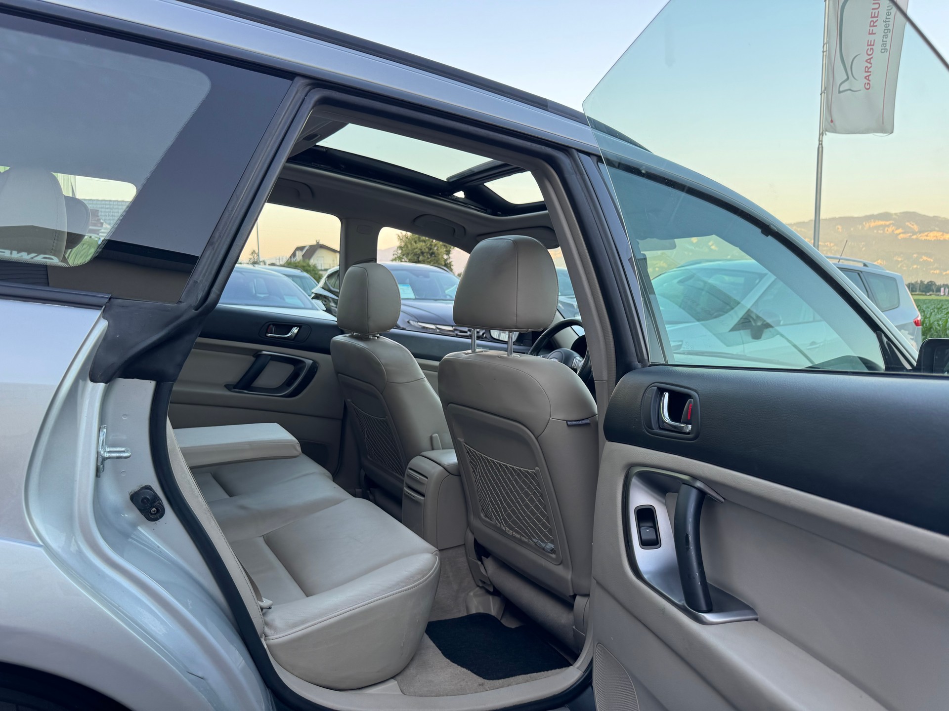 SUBARU Outback 3.0R AWD H6 Automatic-image-10