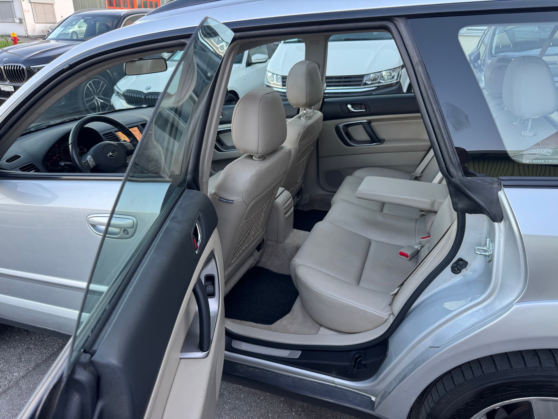 SUBARU Outback 3.0R AWD H6 Automatic-image-12