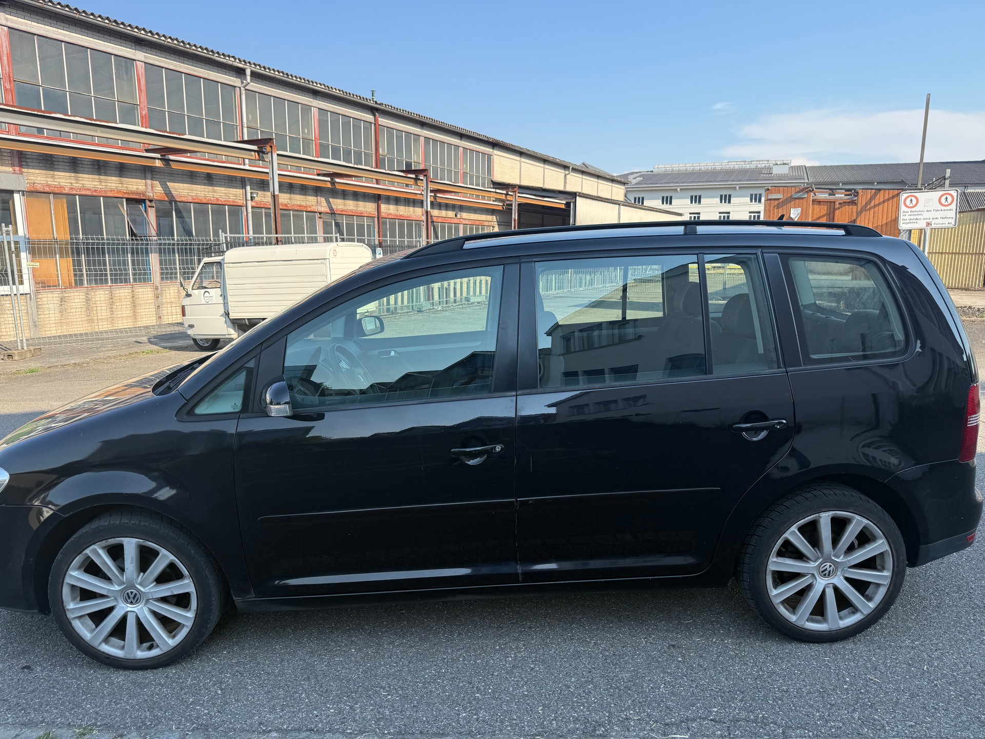 VW Touran 2.0 TDI Highline-image-2
