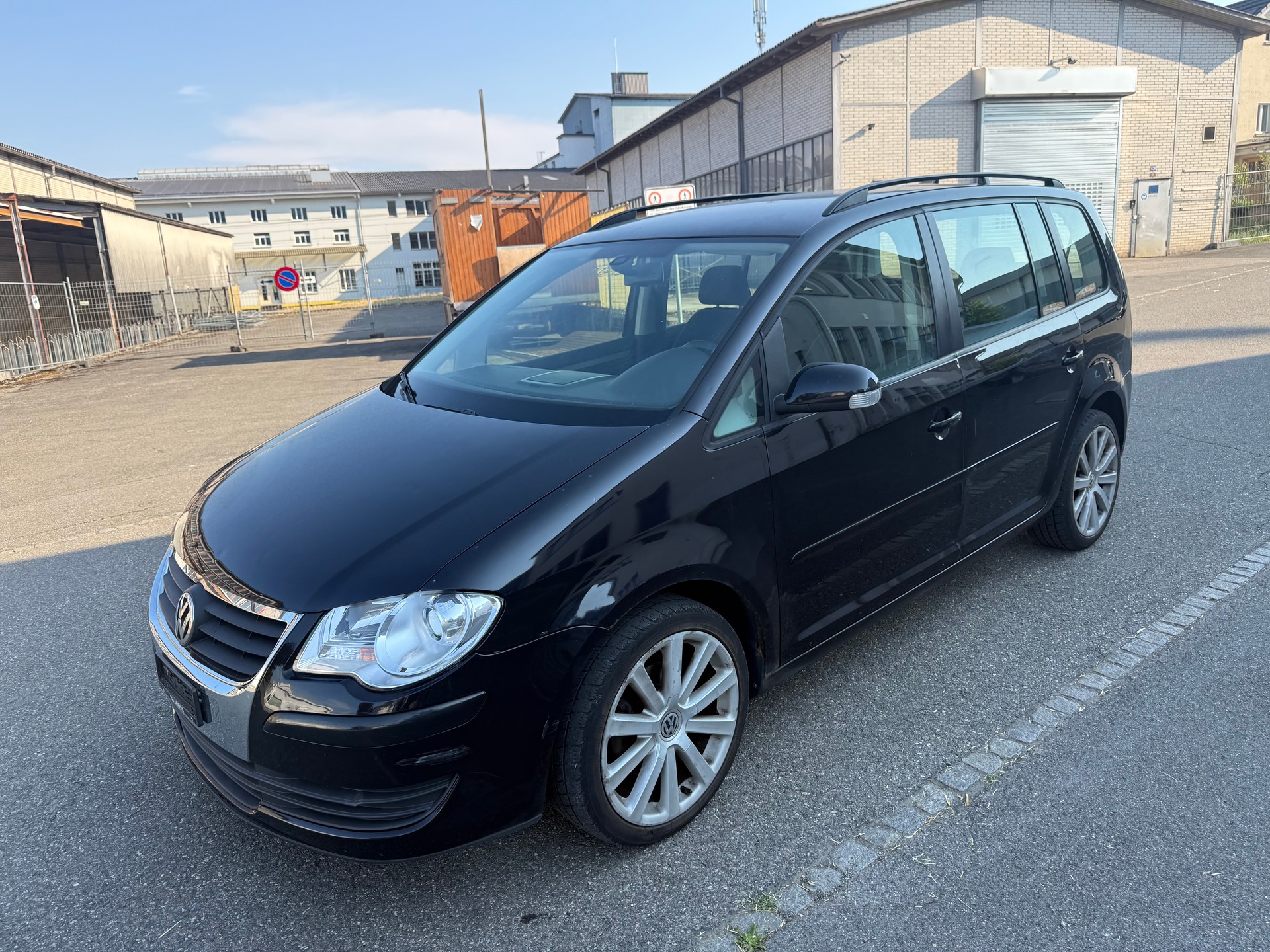 VW Touran 2.0 TDI Highline-image-1