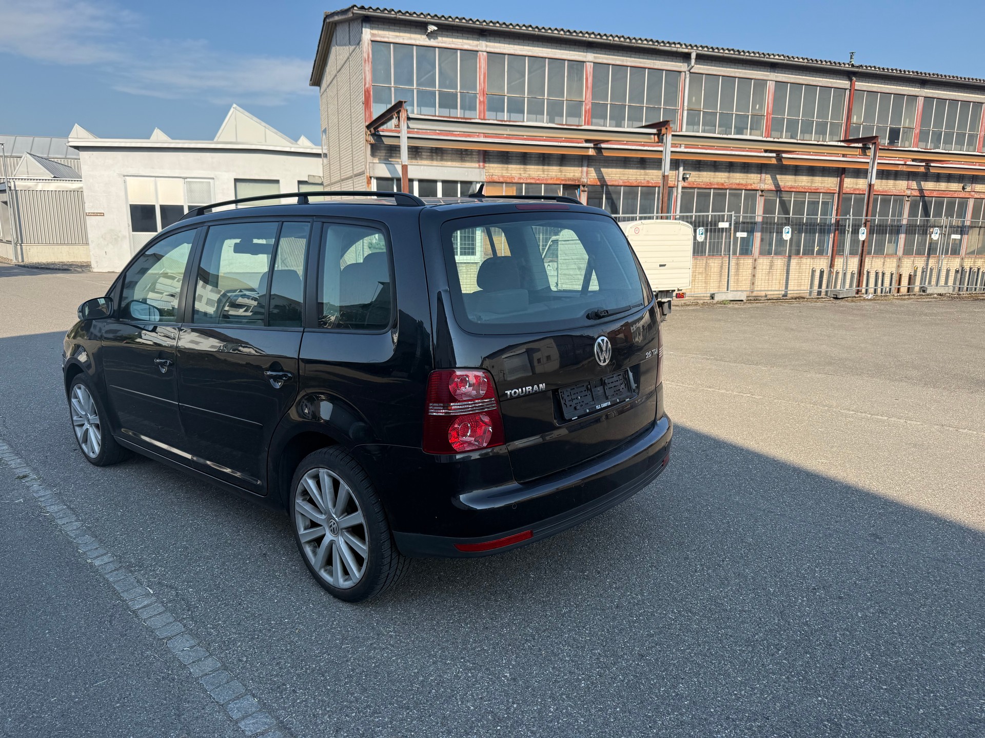 VW Touran 2.0 TDI Highline-image-6