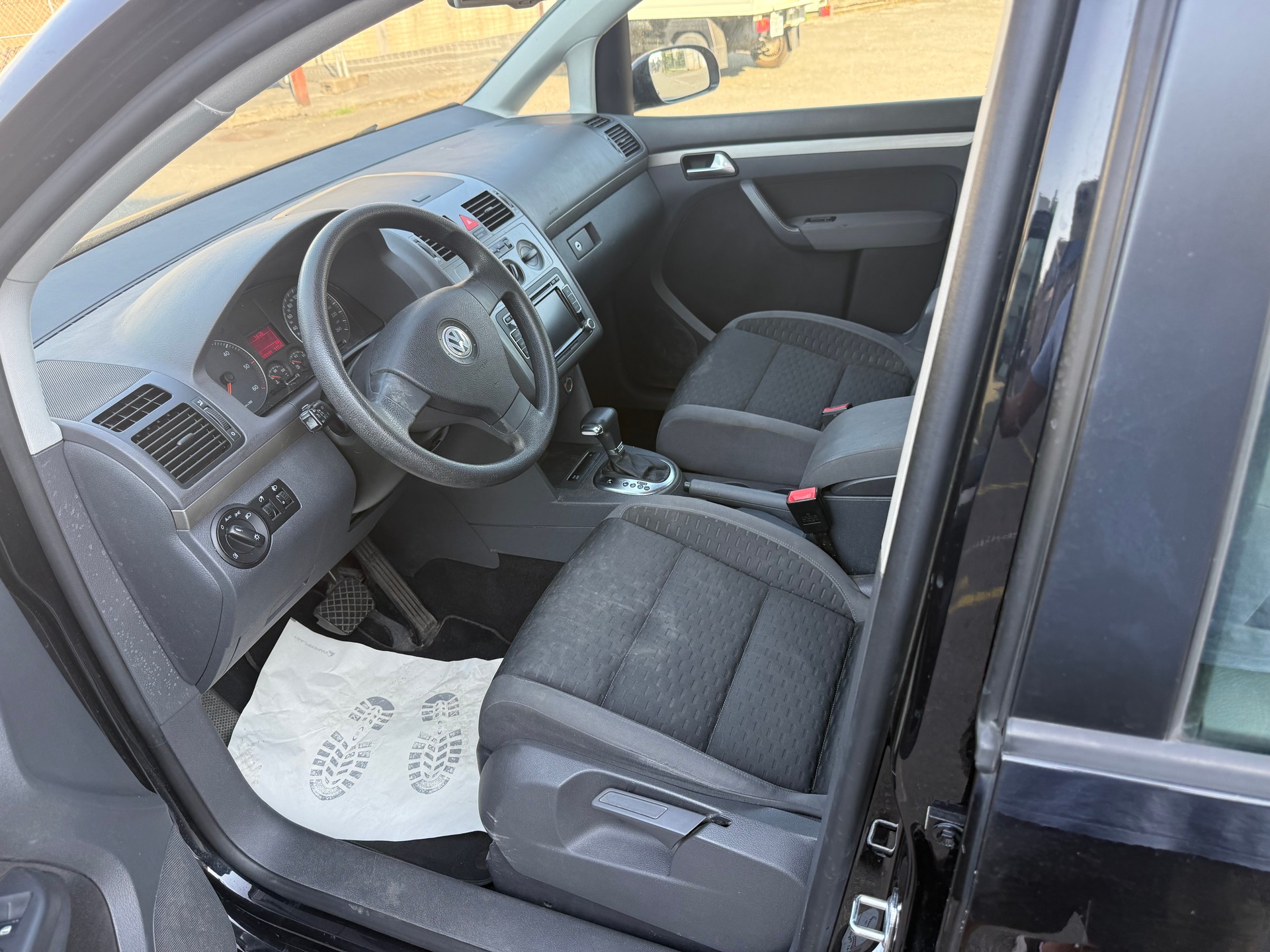VW Touran 2.0 TDI Highline-image-10