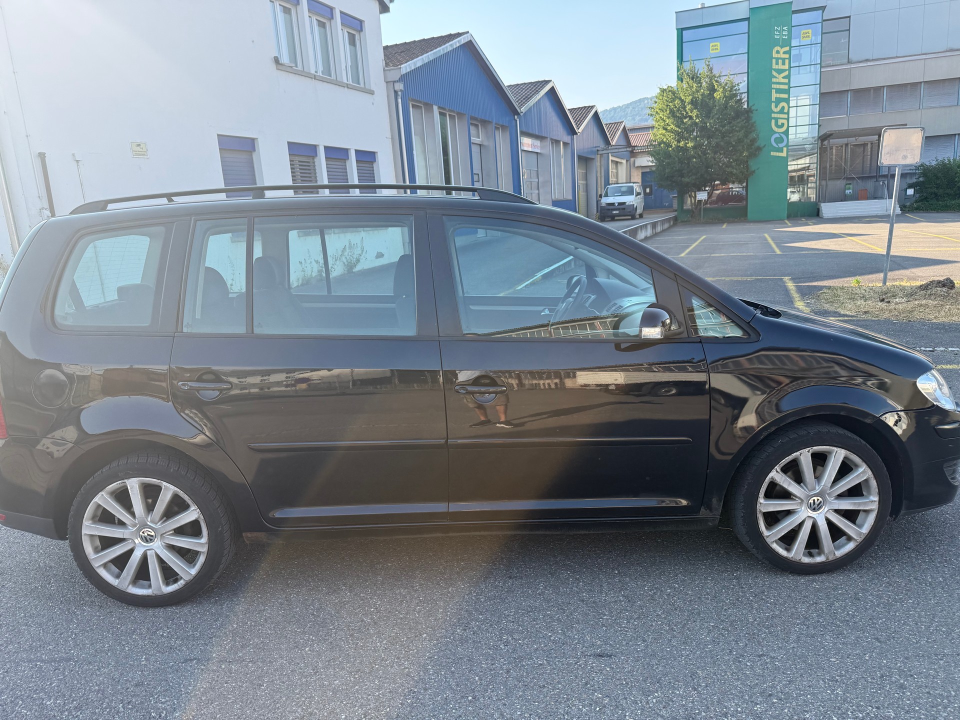 VW Touran 2.0 TDI Highline-image-4