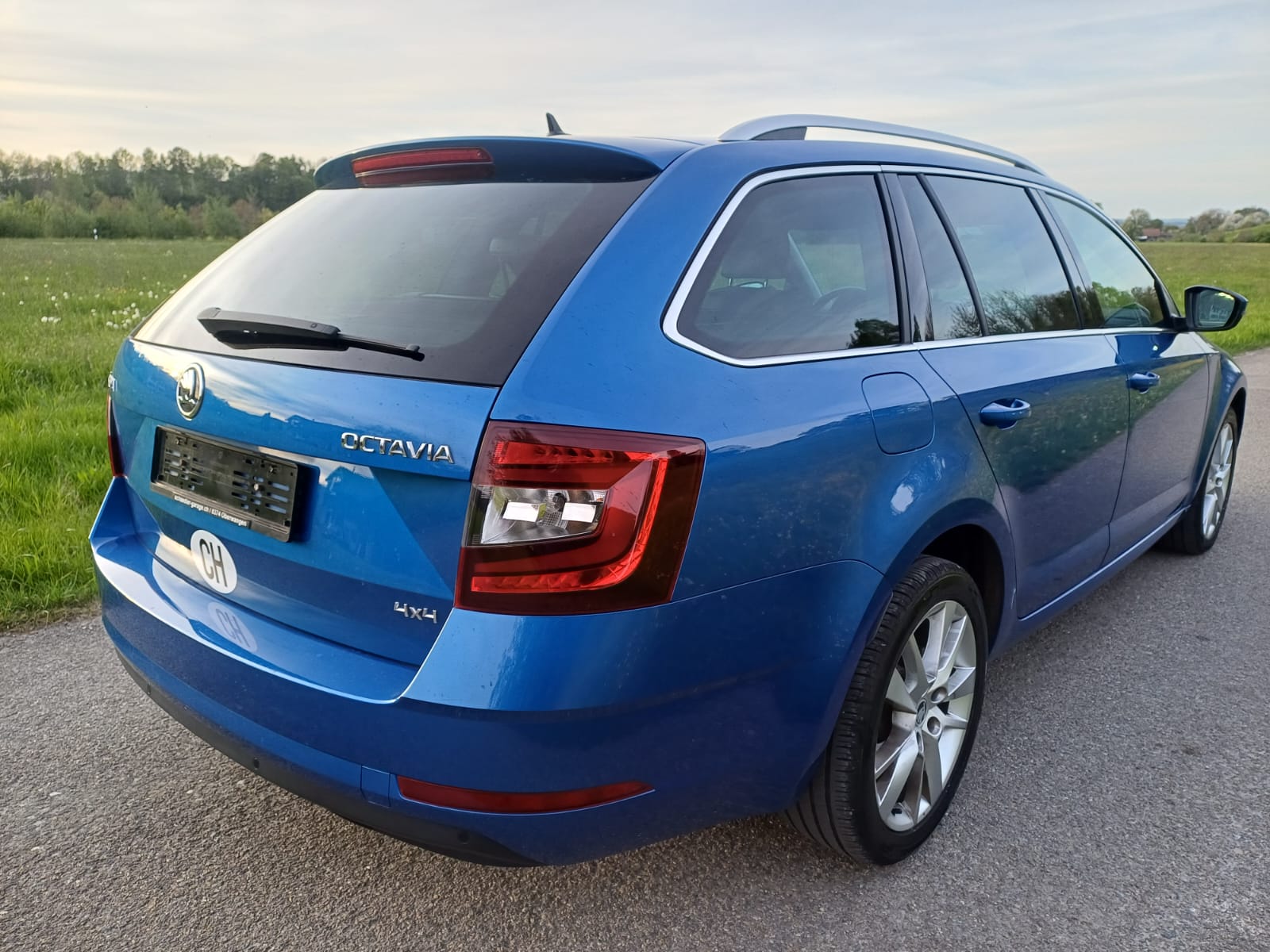 SKODA Octavia Combi 2.0 TDI Clever 4x4-image-2