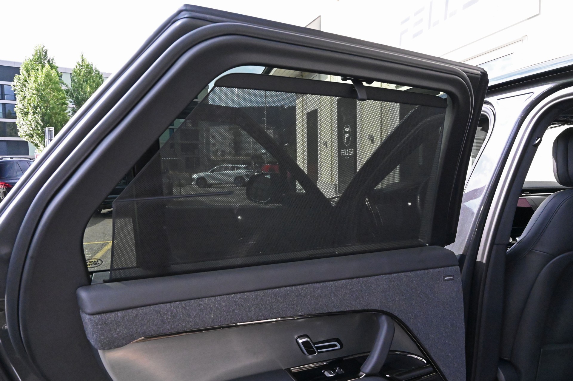 LAND ROVER Range Rover Sport D300 3.0 I6 Dynamic SE Automatic-image-19