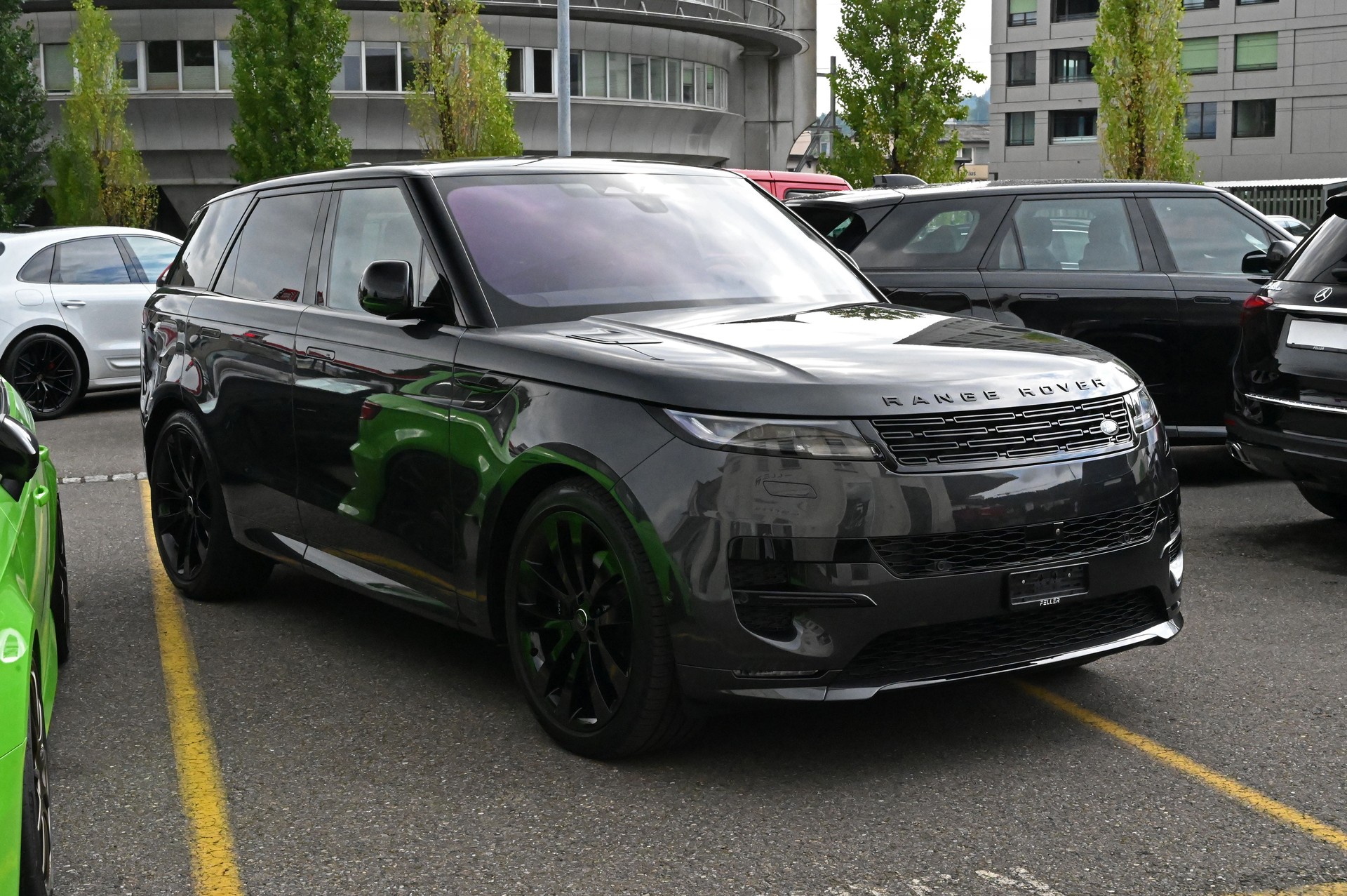 LAND ROVER Range Rover Sport D300 3.0 I6 Dynamic SE Automatic-image-22