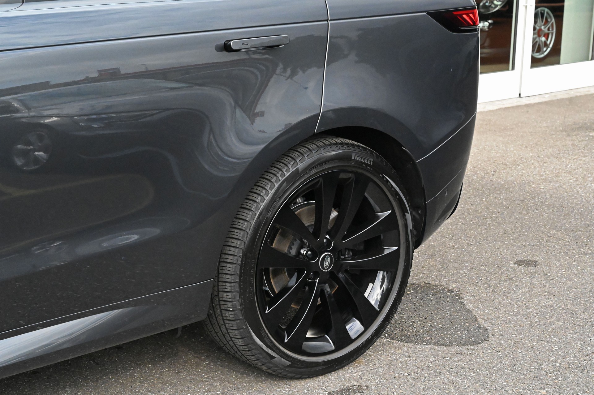 LAND ROVER Range Rover Sport D300 3.0 I6 Dynamic SE Automatic-image-6
