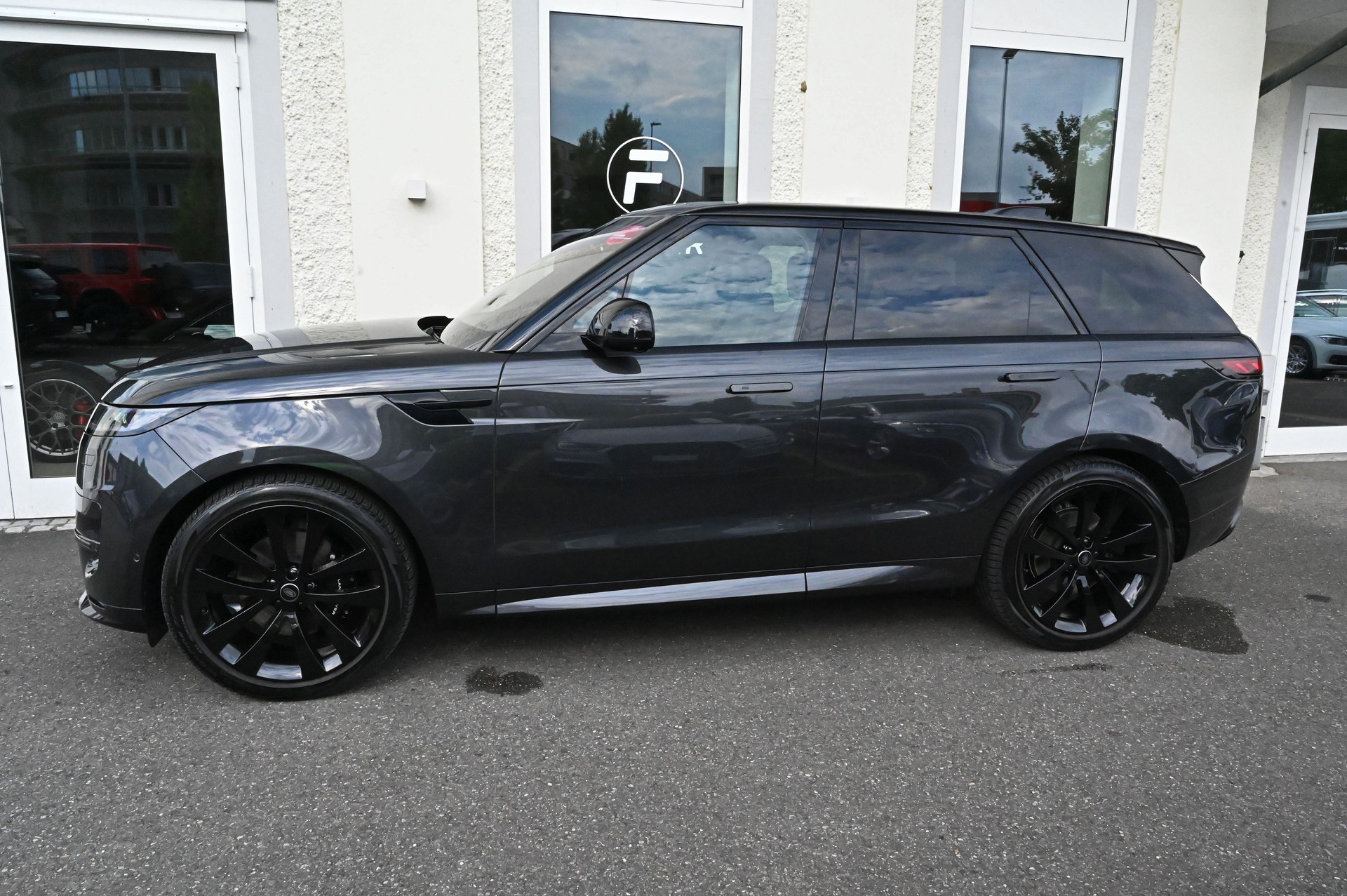 LAND ROVER Range Rover Sport D300 3.0 I6 Dynamic SE Automatic-image-5