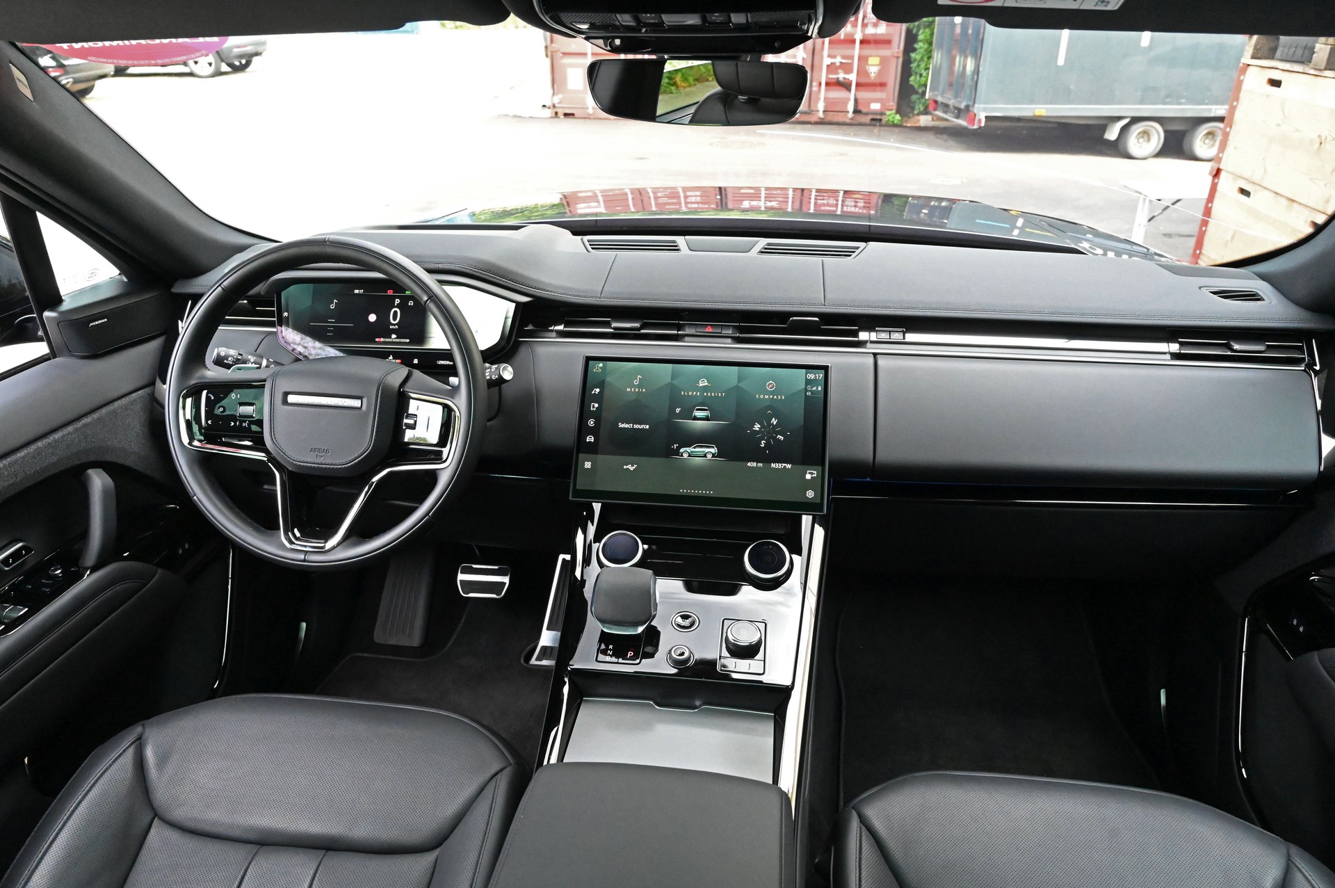 LAND ROVER Range Rover Sport D300 3.0 I6 Dynamic SE Automatic-image-12