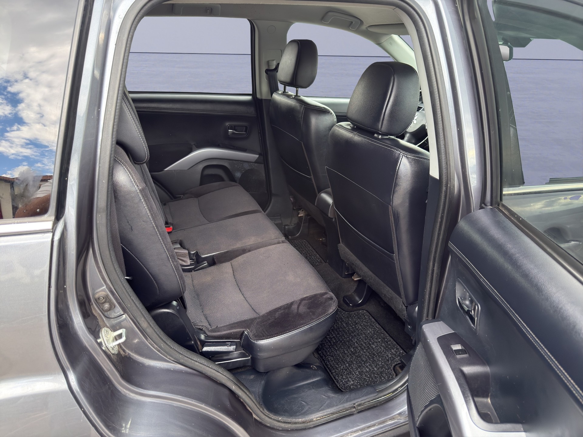 MITSUBISHI Outlander 2.2 DID Inform 4WD-image-10