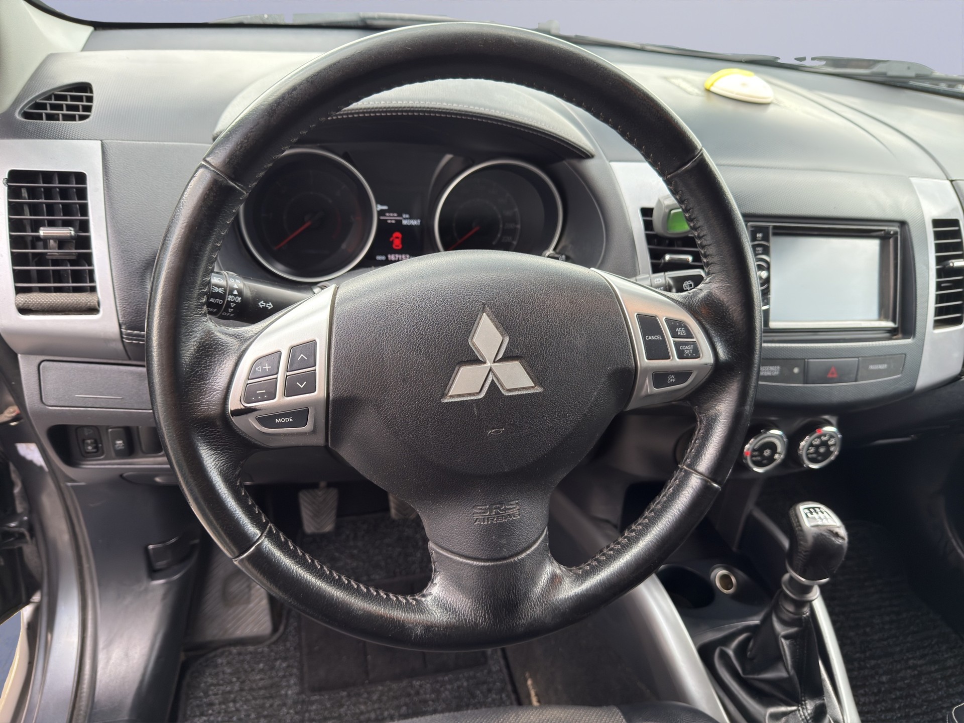 MITSUBISHI Outlander 2.2 DID Inform 4WD-image-13