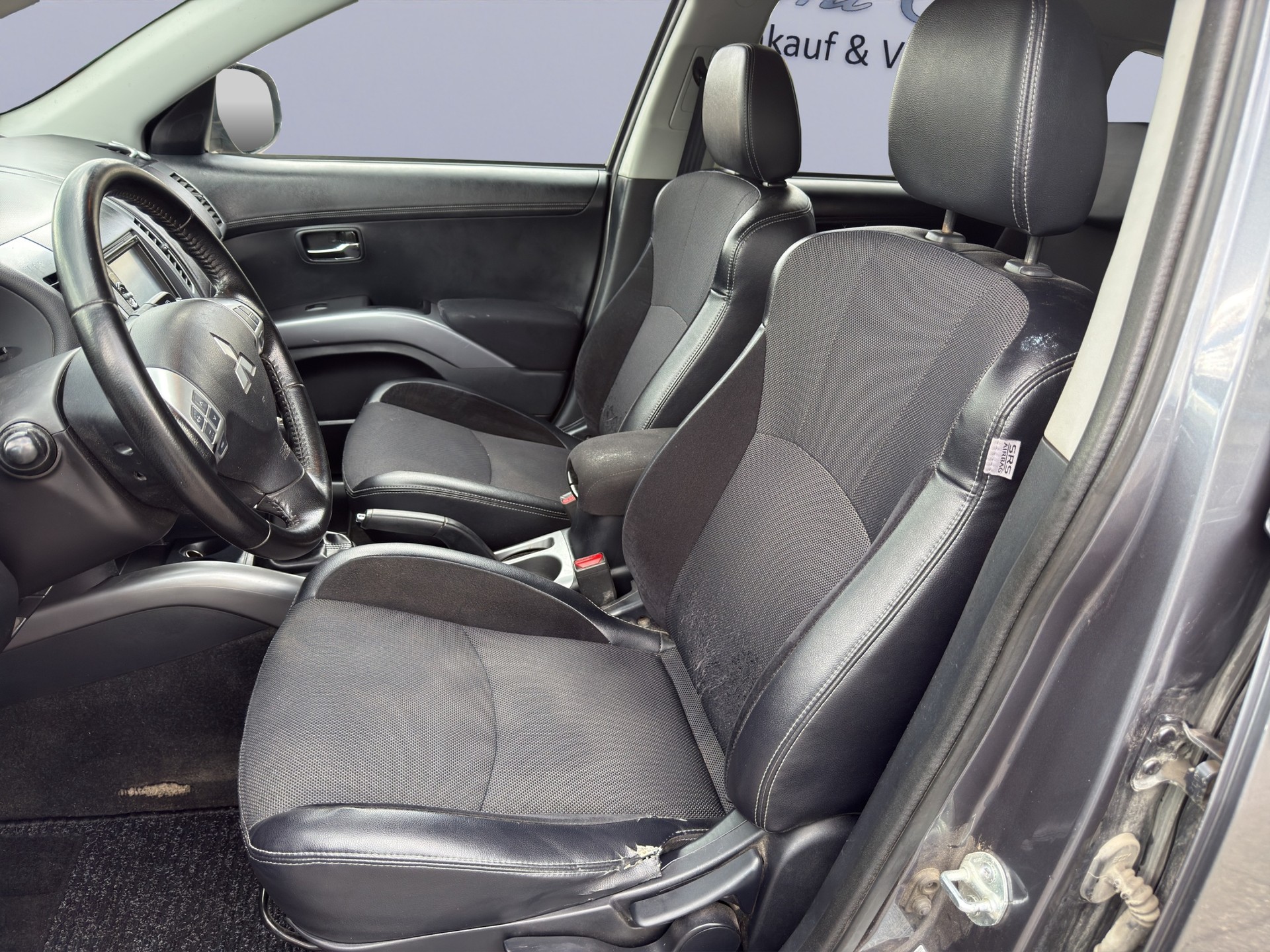 MITSUBISHI Outlander 2.2 DID Inform 4WD-image-11