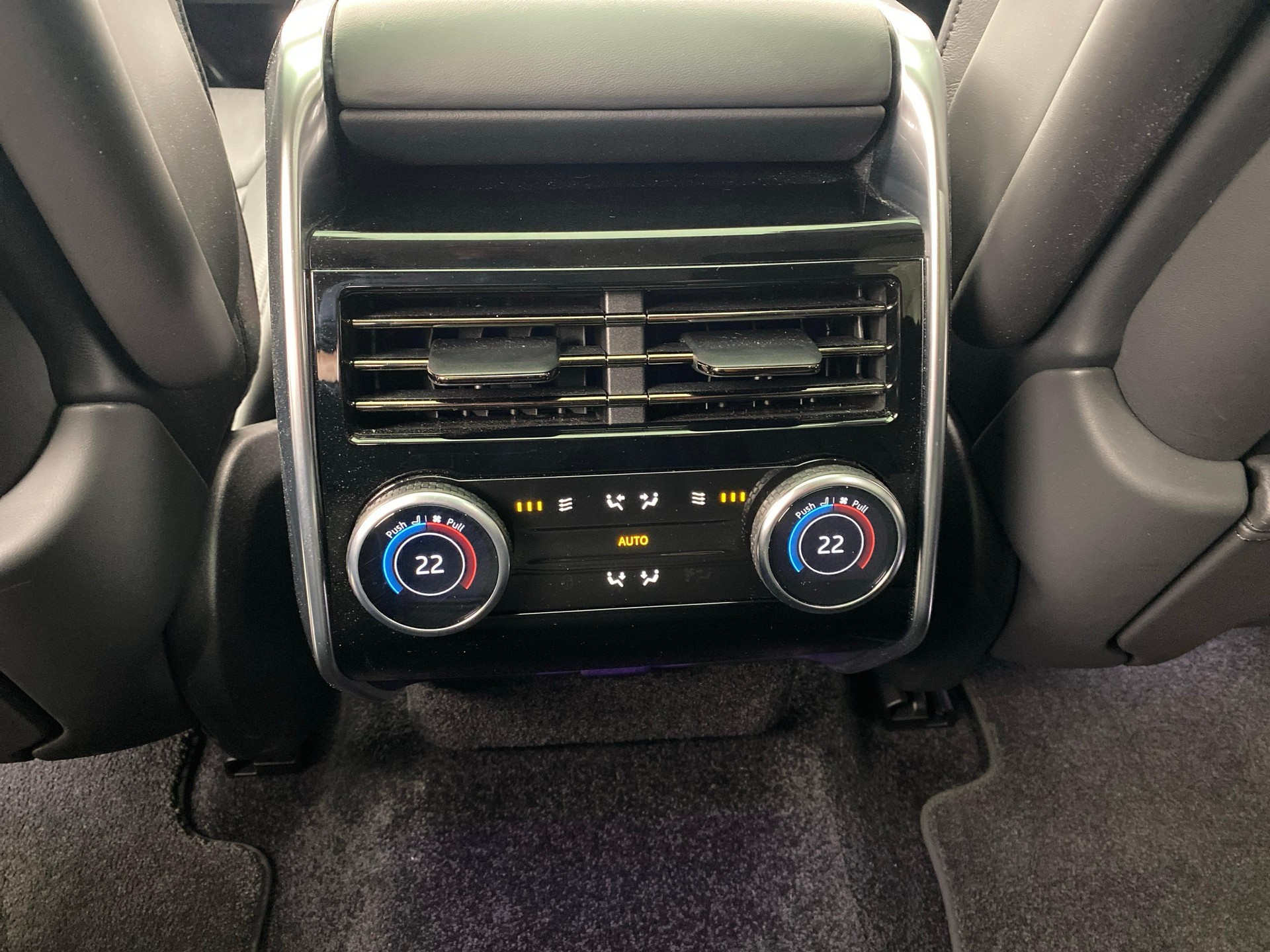 LAND ROVER Range Rover 4.4 V8 Autobiography-image-19