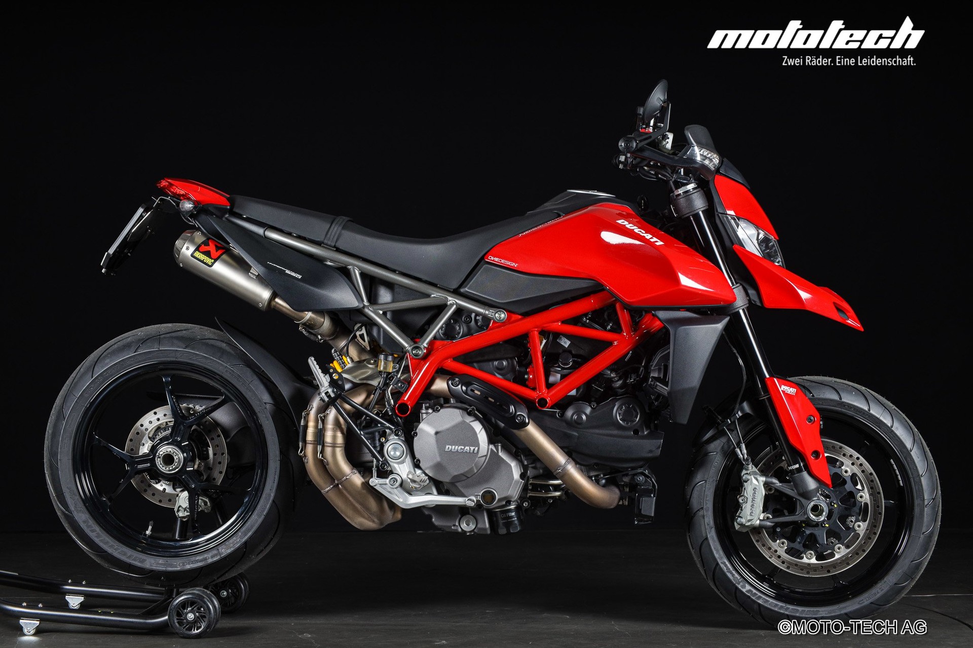 DUCATI Hypermotard 950 AKRAPOVIC-showroom-element-1