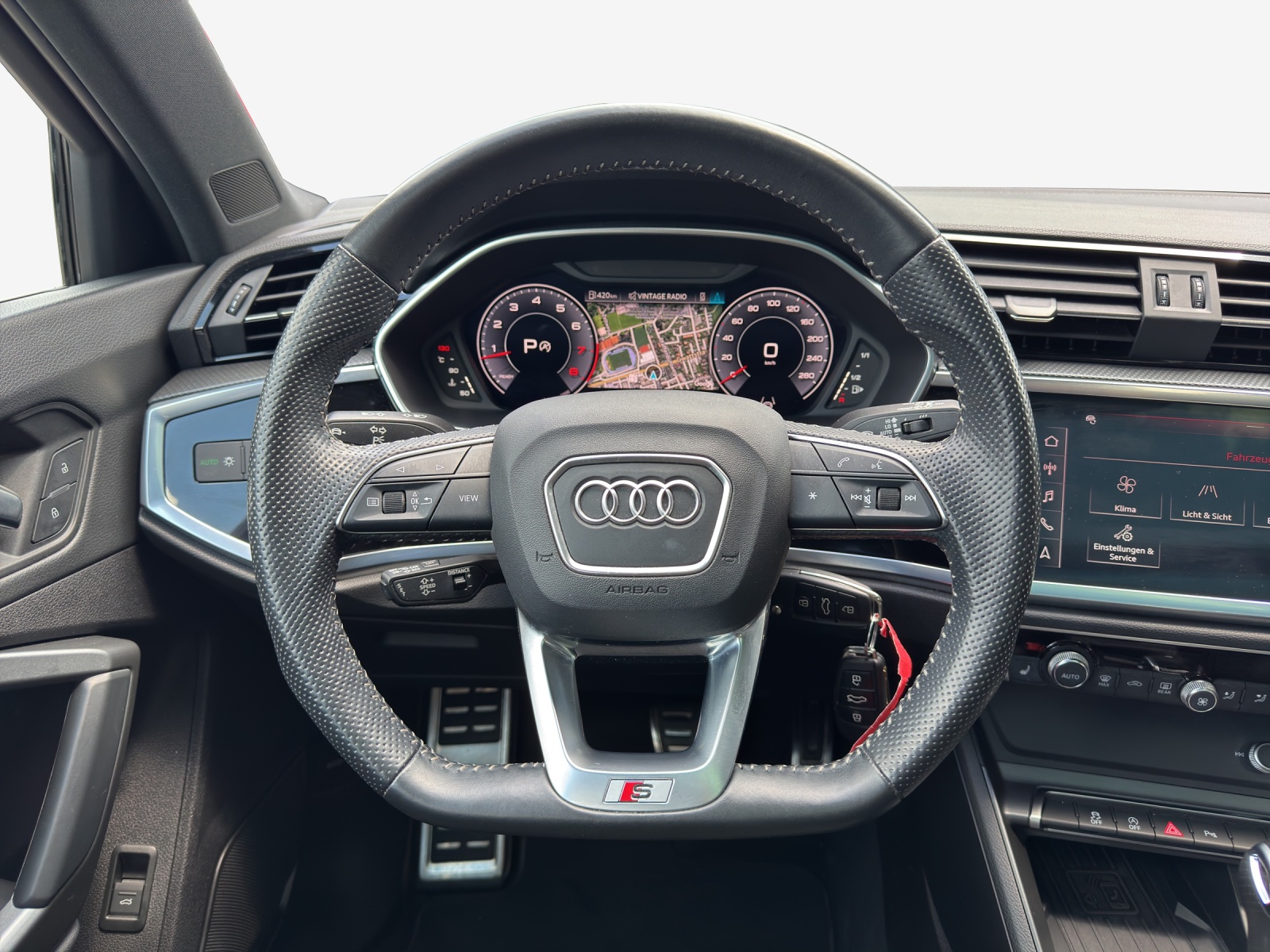 AUDI Q3 45 TFSI S line quattro S-tronic-image-9