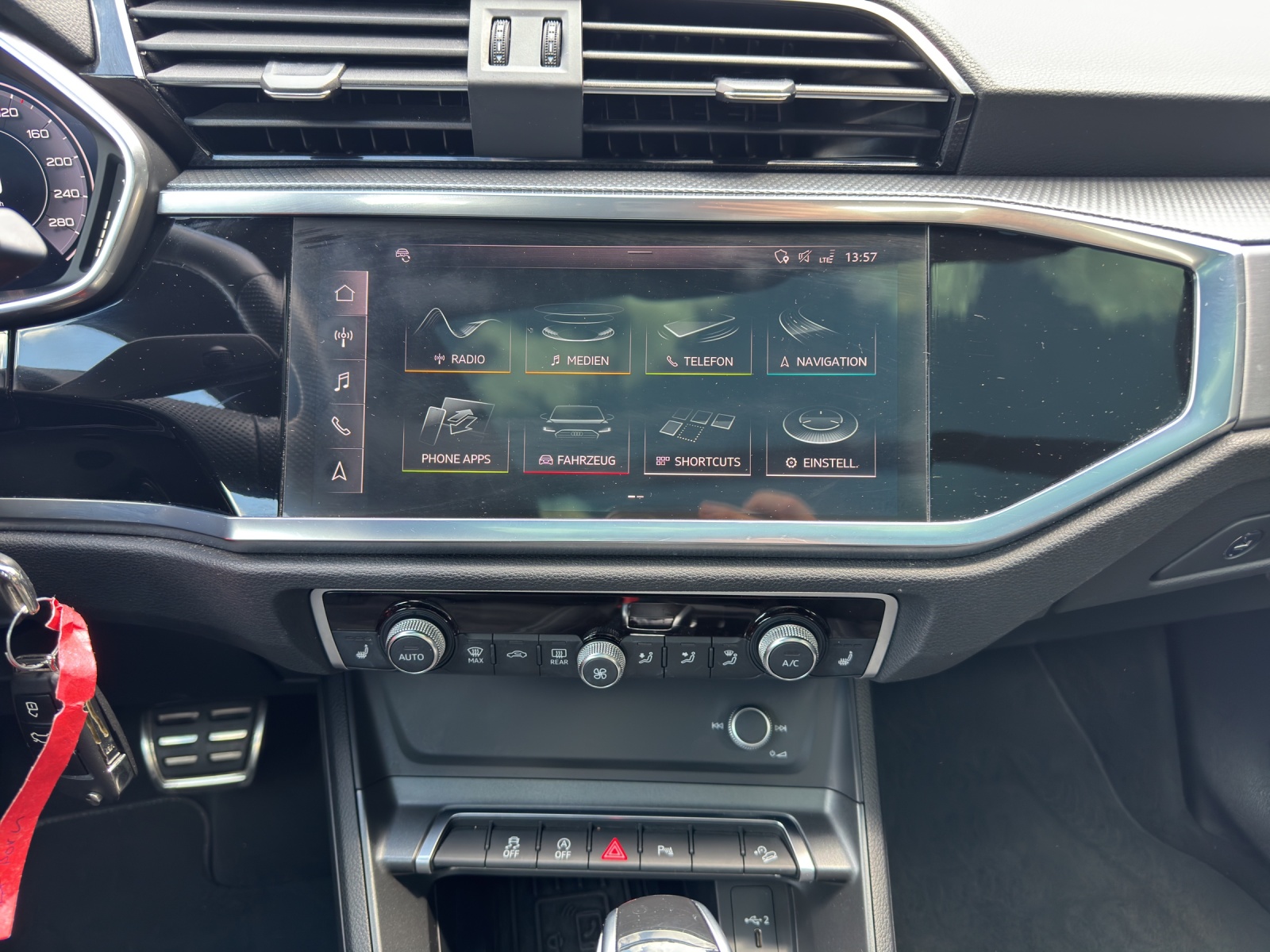 AUDI Q3 45 TFSI S line quattro S-tronic-image-10