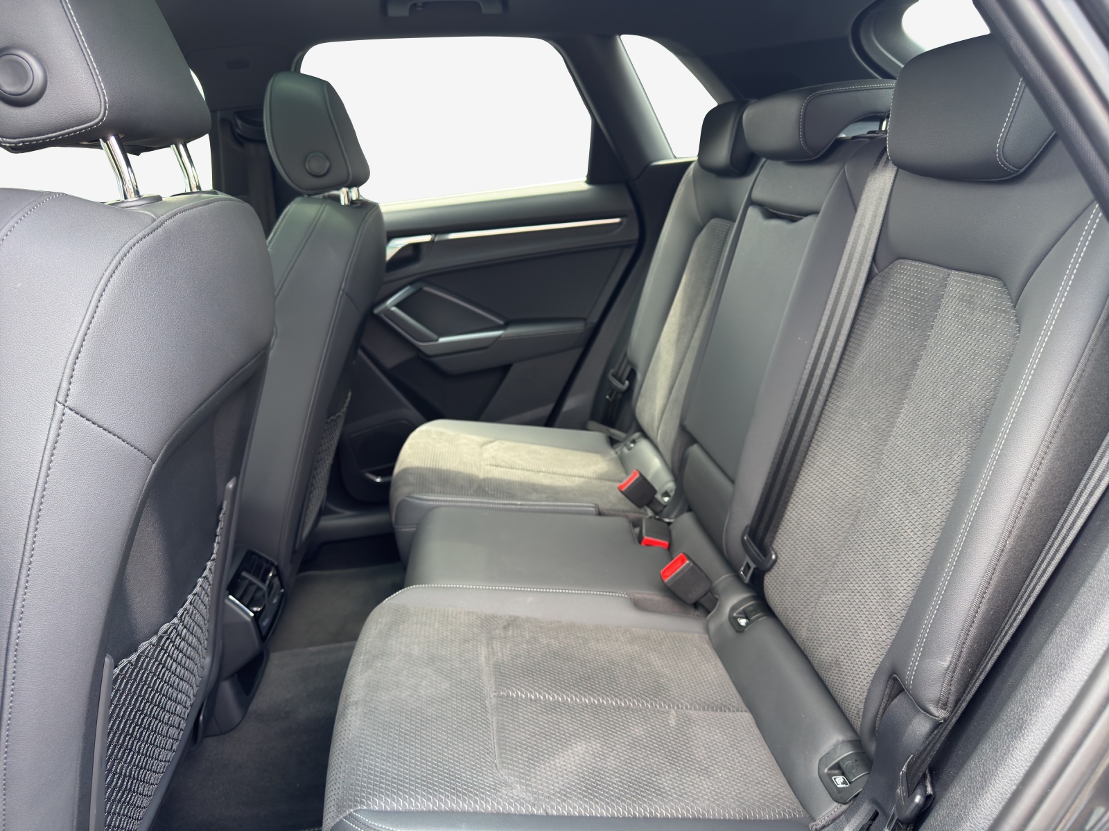 AUDI Q3 45 TFSI S line quattro S-tronic-image-11