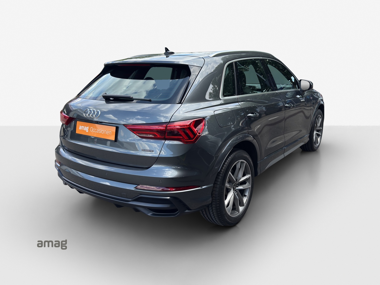 AUDI Q3 45 TFSI S line quattro S-tronic-image-4