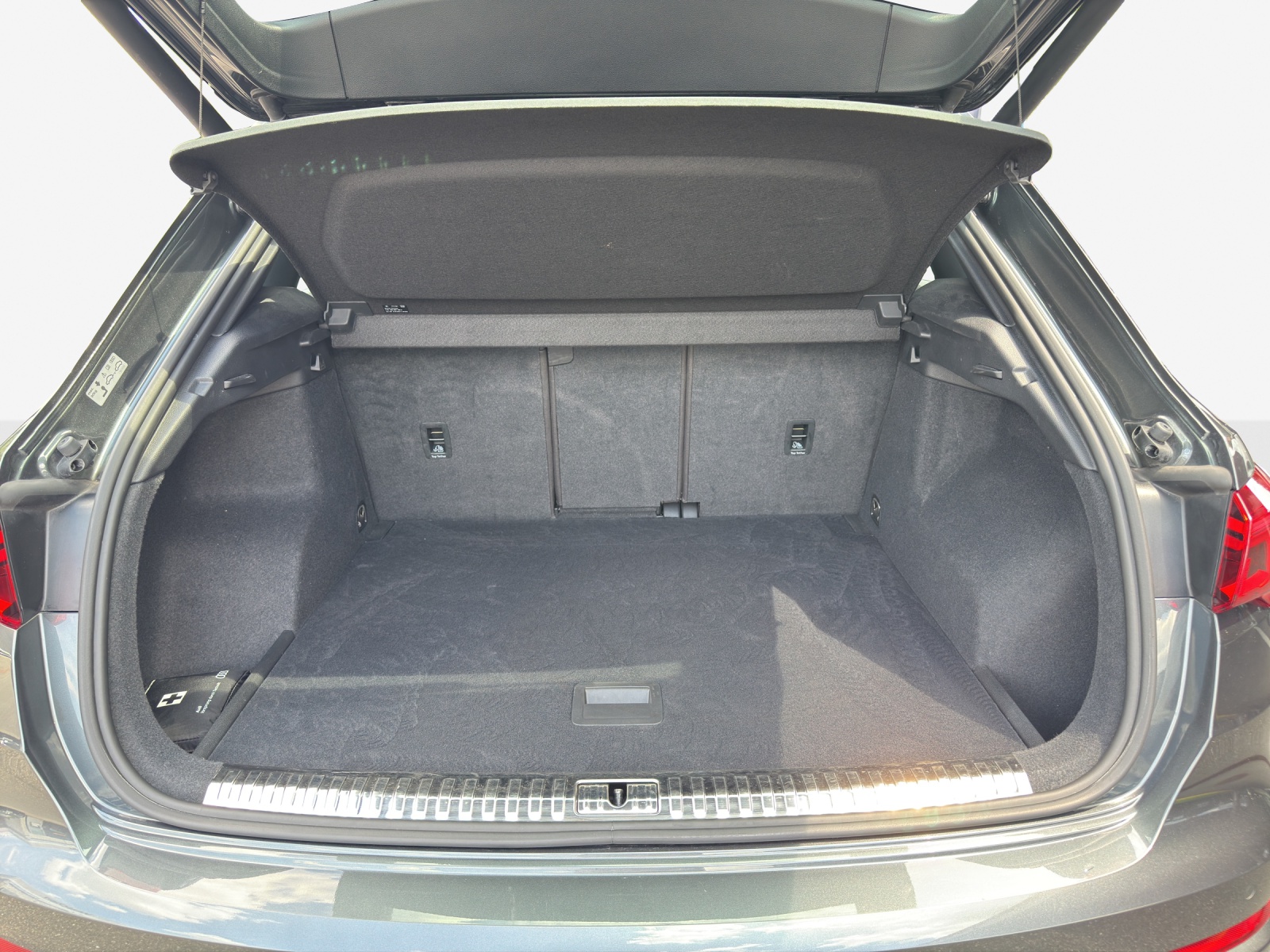 AUDI Q3 45 TFSI S line quattro S-tronic-image-12