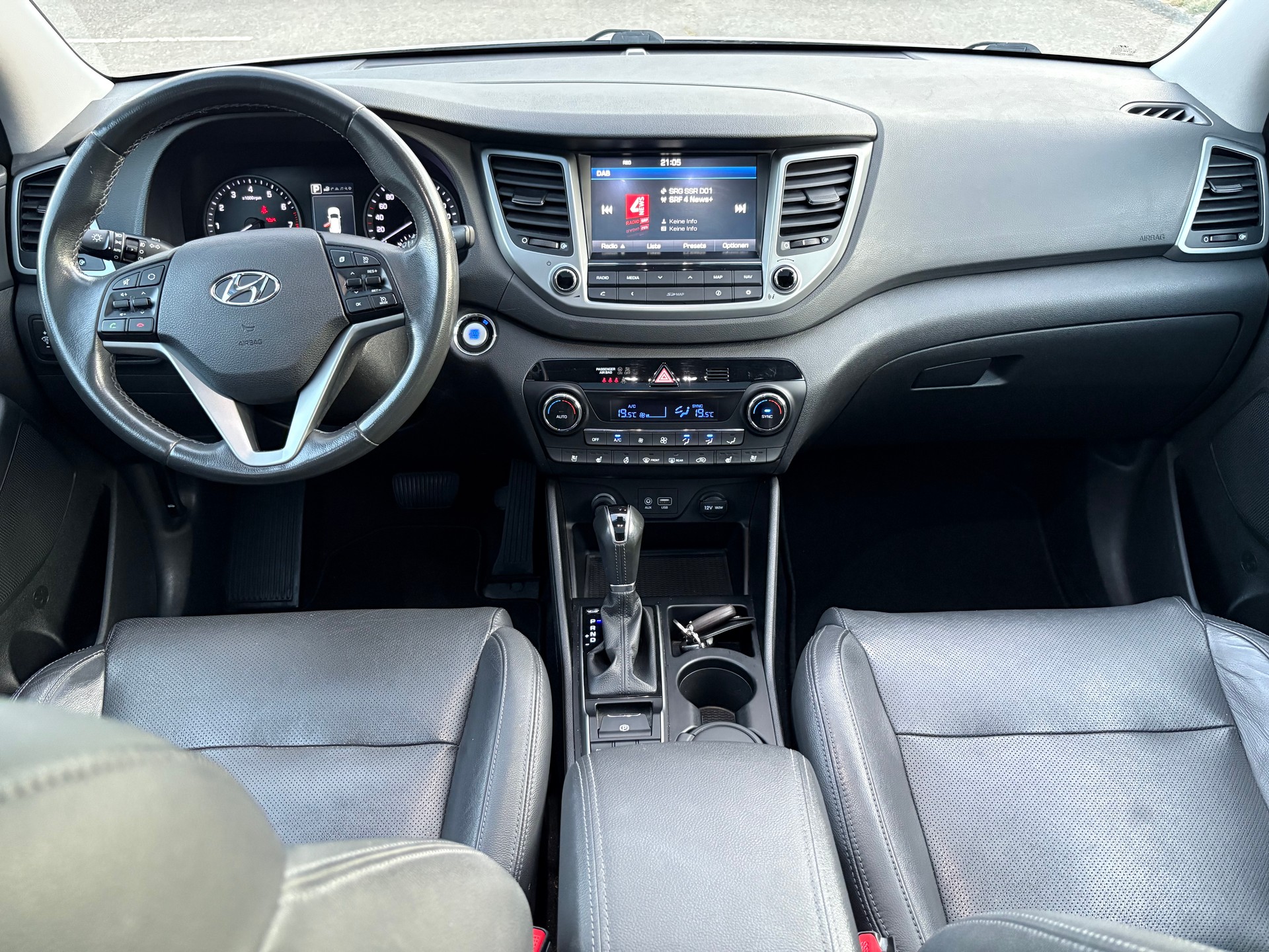 HYUNDAI Tucson 1.6 TGDI Plena 4WD Automatic-image-11