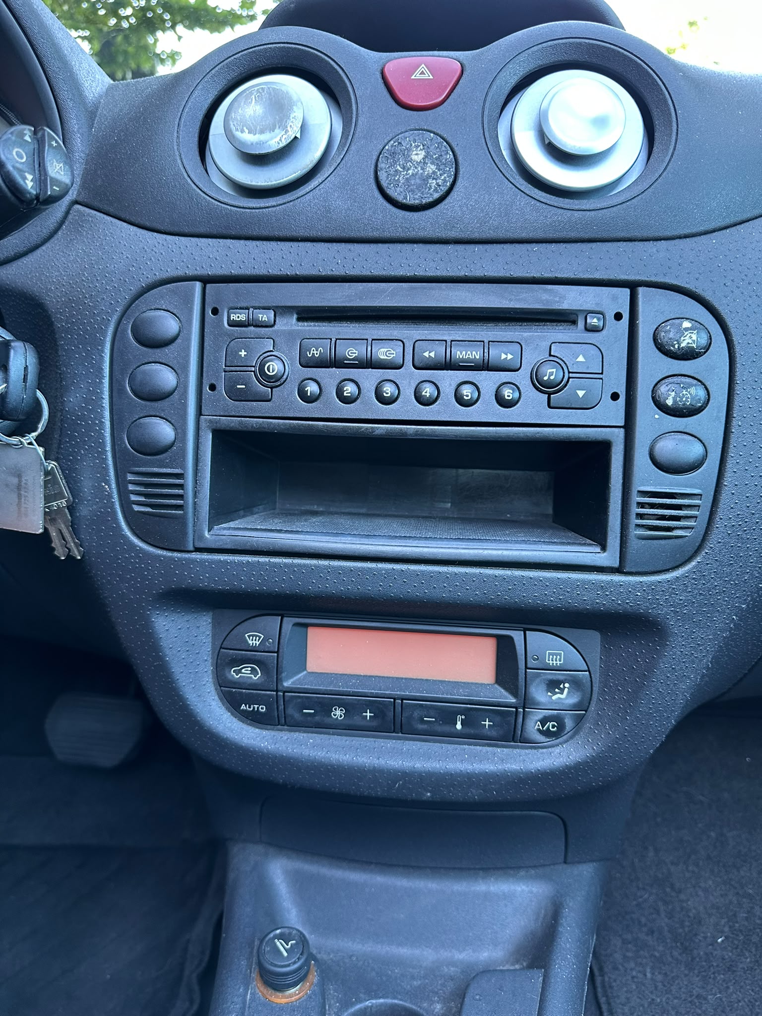CITROEN C3 Pluriel 1.6i 16V-image-15