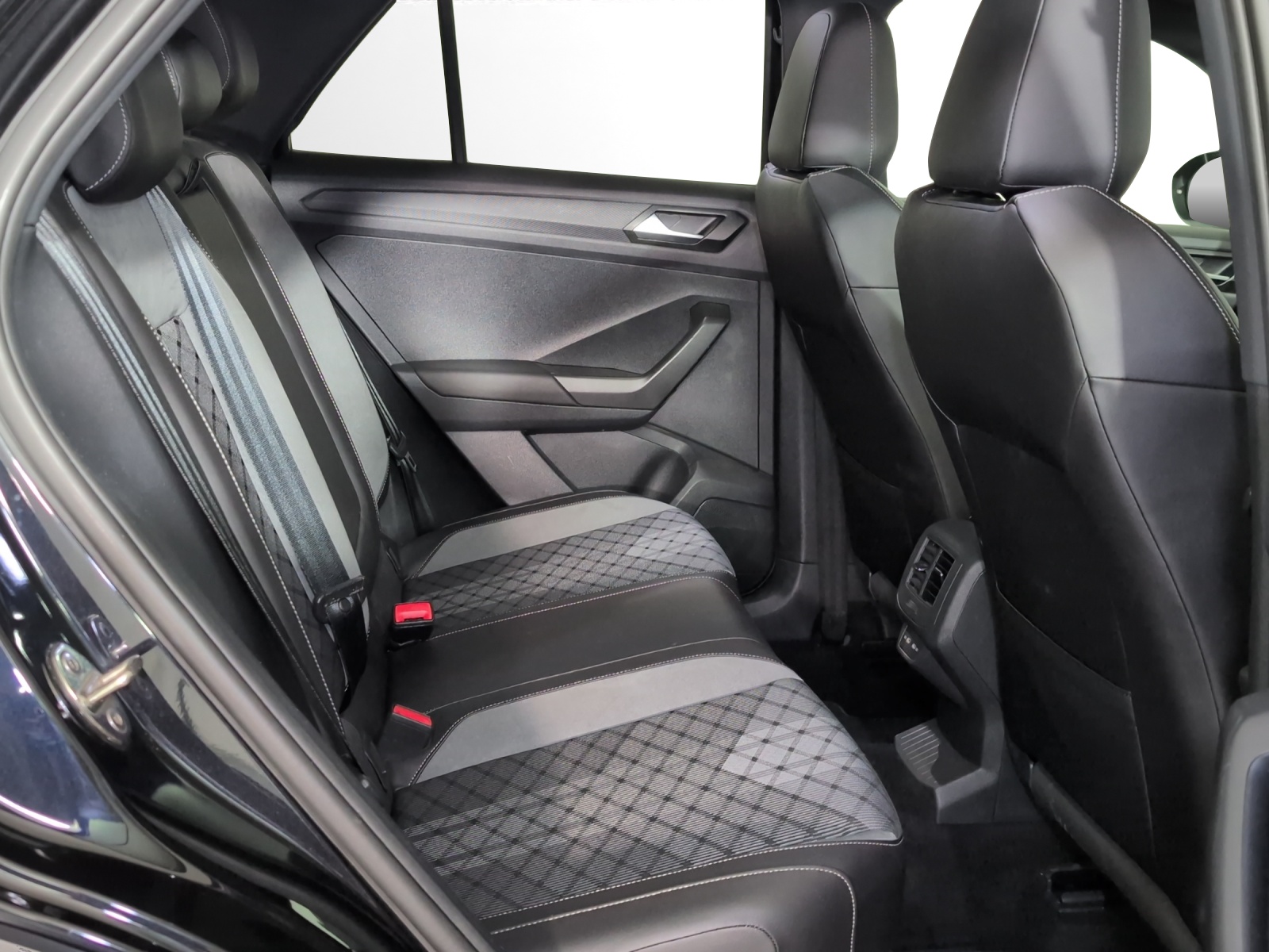 VW T-Roc 2.0 TSI R-Line DSG 4Motion-image-8