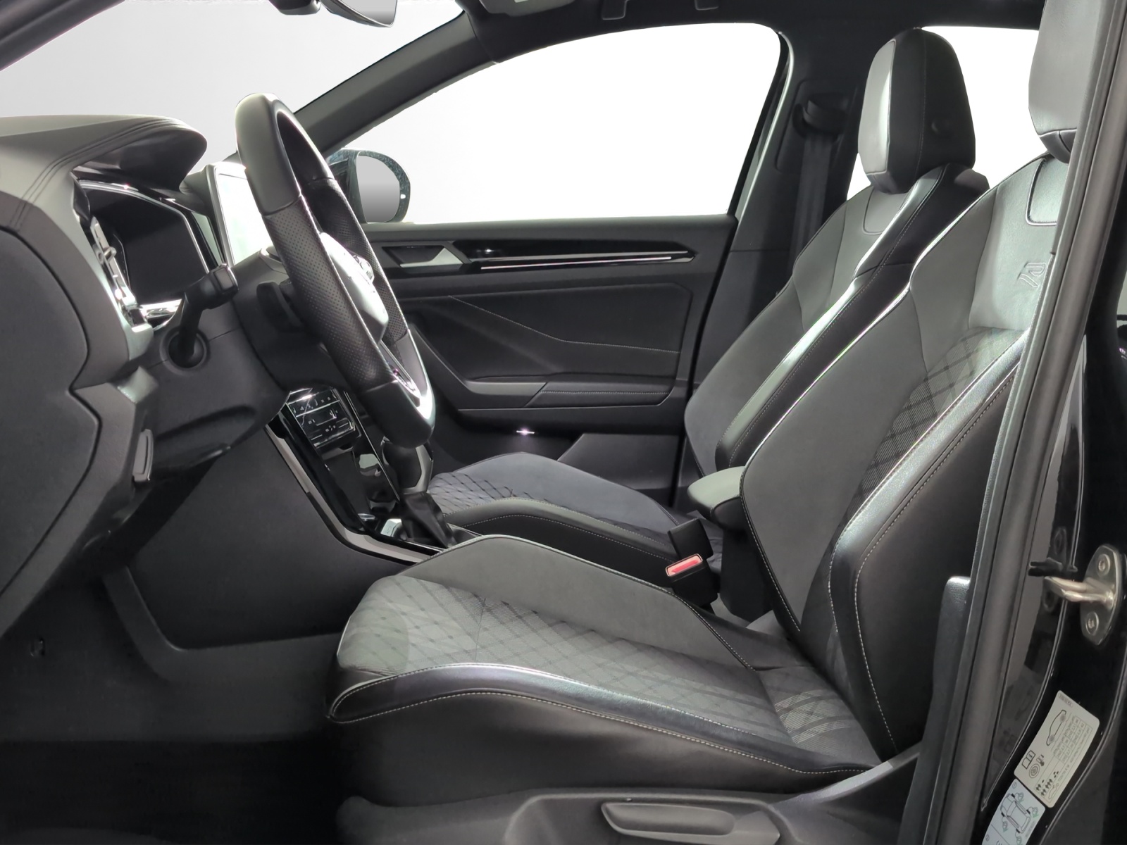 VW T-Roc 2.0 TSI R-Line DSG 4Motion-image-5