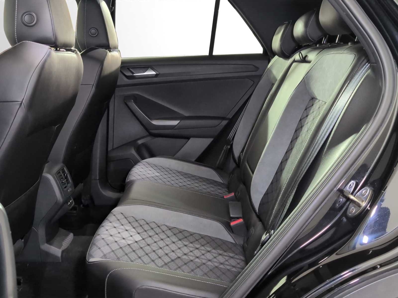 VW T-Roc 2.0 TSI R-Line DSG 4Motion-image-7